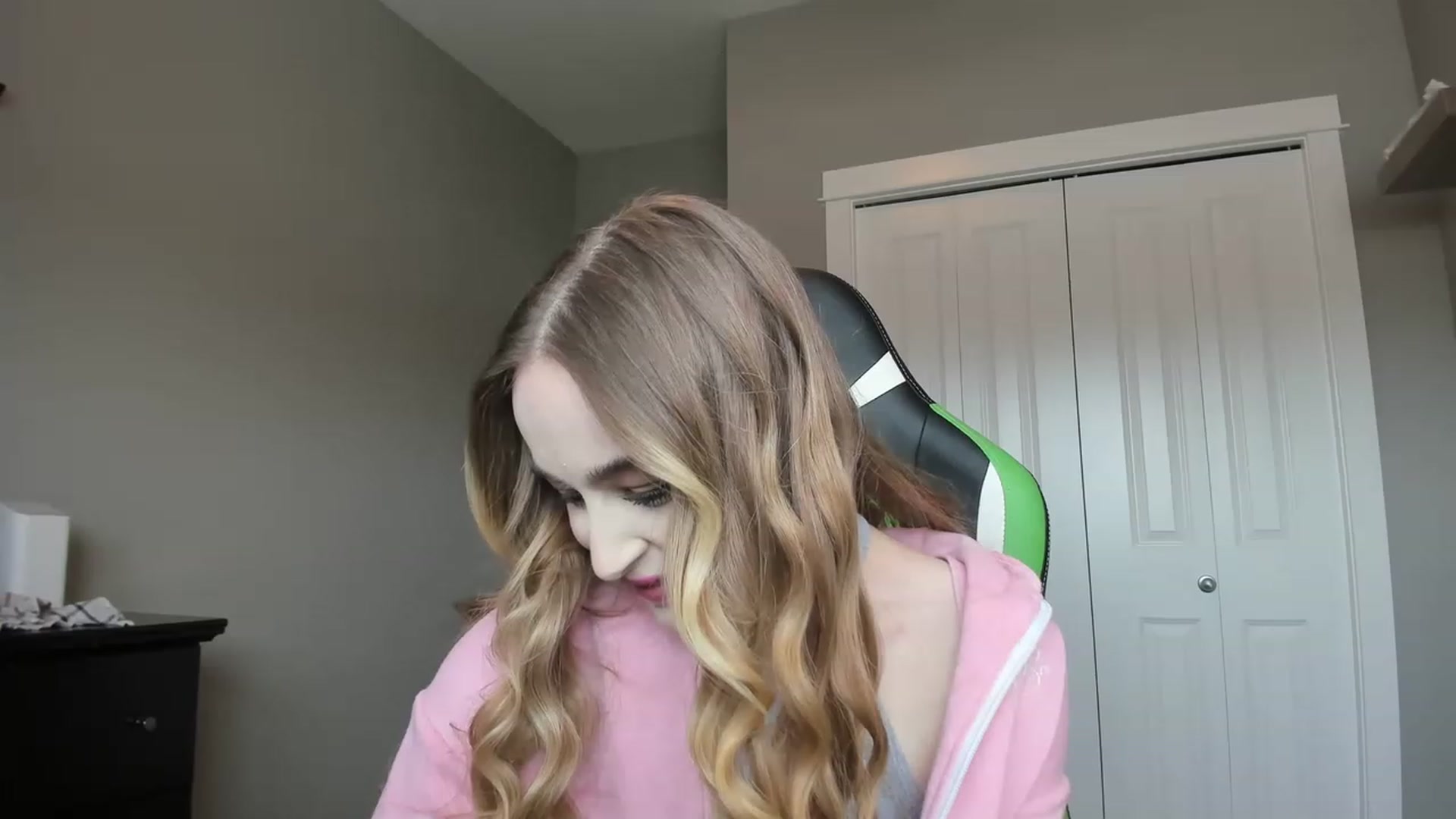Gallery image thumbnail from MissLaylaStar's myfreecams stream on, 11/18/2022, 18:00 image 13 of 20