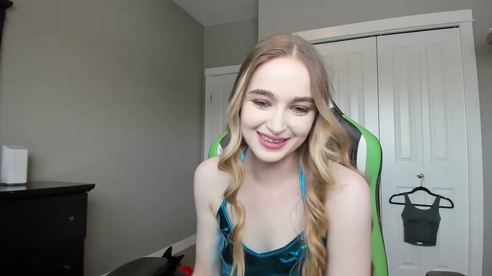 Gallery image thumbnail from MissLaylaStar's myfreecams stream on, 11/21/2022, 19:27 image 19 of 20