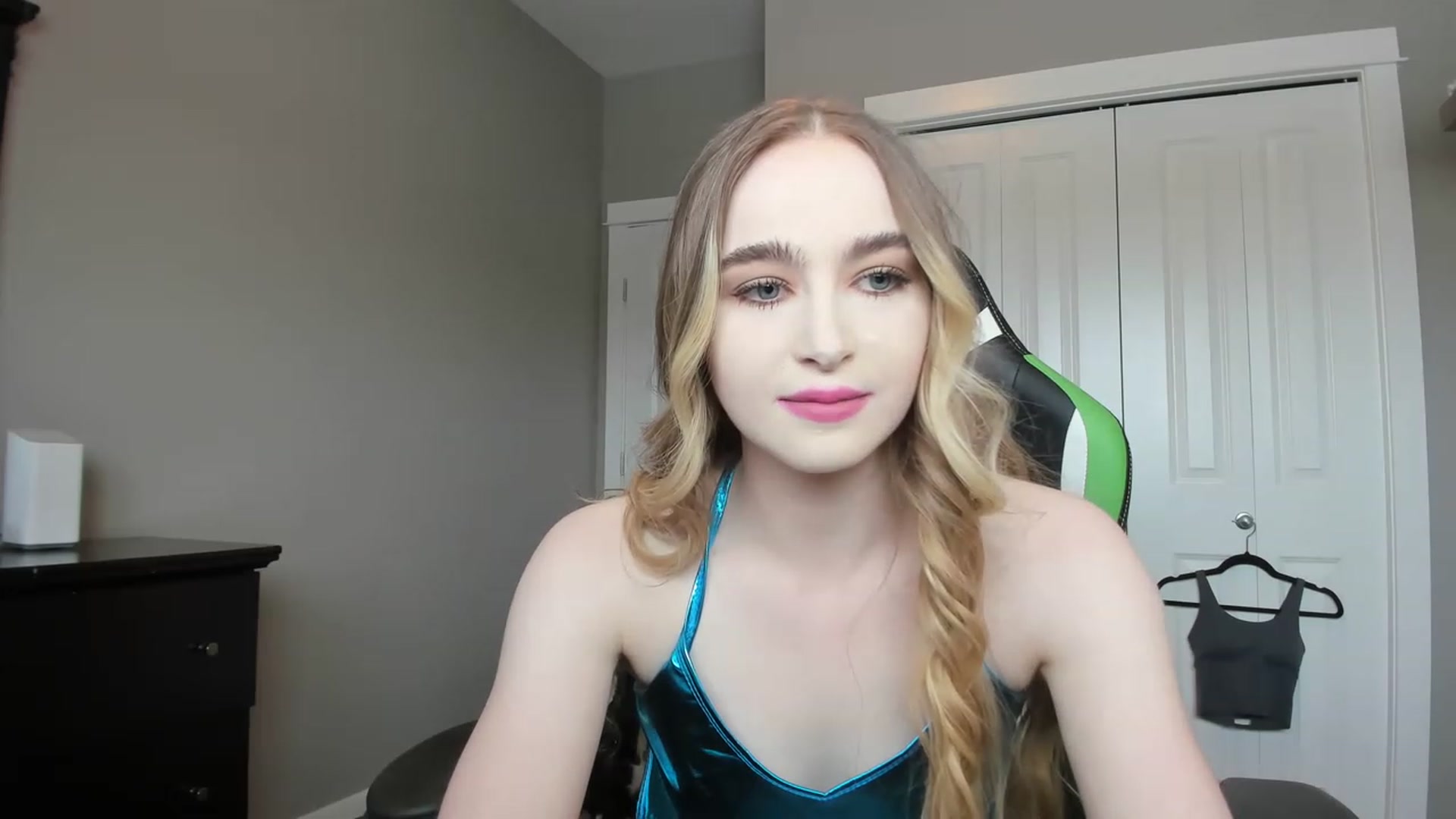 Gallery image thumbnail from MissLaylaStar's myfreecams stream on, 11/21/2022, 19:27 image 15 of 20