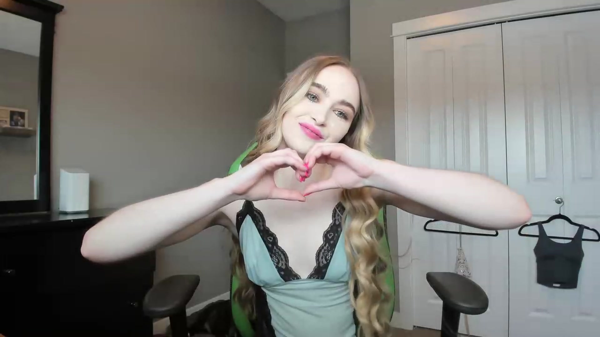 Gallery image thumbnail from MissLaylaStar's myfreecams stream on, 11/21/2022, 19:27 image 6 of 20