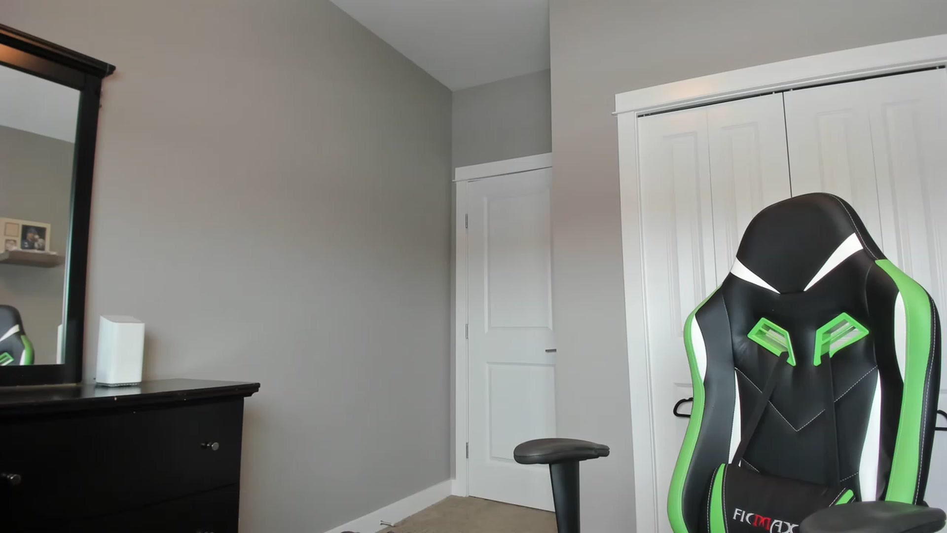 Gallery image thumbnail from MissLaylaStar's myfreecams stream on, 11/21/2022, 19:27 image 4 of 20