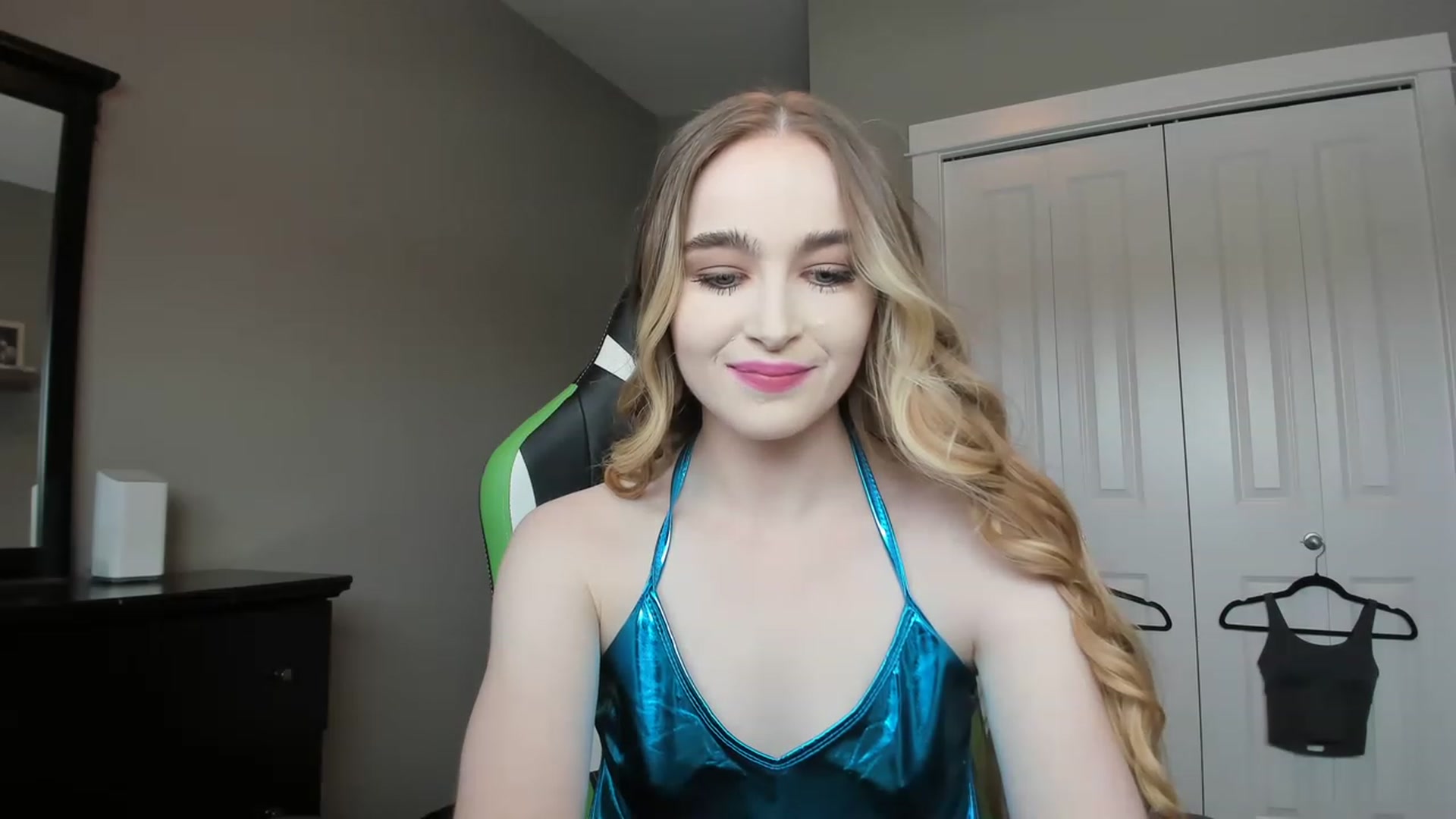 Gallery image thumbnail from MissLaylaStar's myfreecams stream on, 11/21/2022, 19:27 image 11 of 20