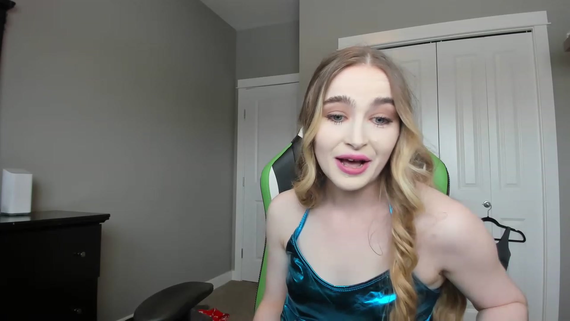 Gallery image thumbnail from MissLaylaStar's myfreecams stream on, 11/21/2022, 19:27 image 18 of 20
