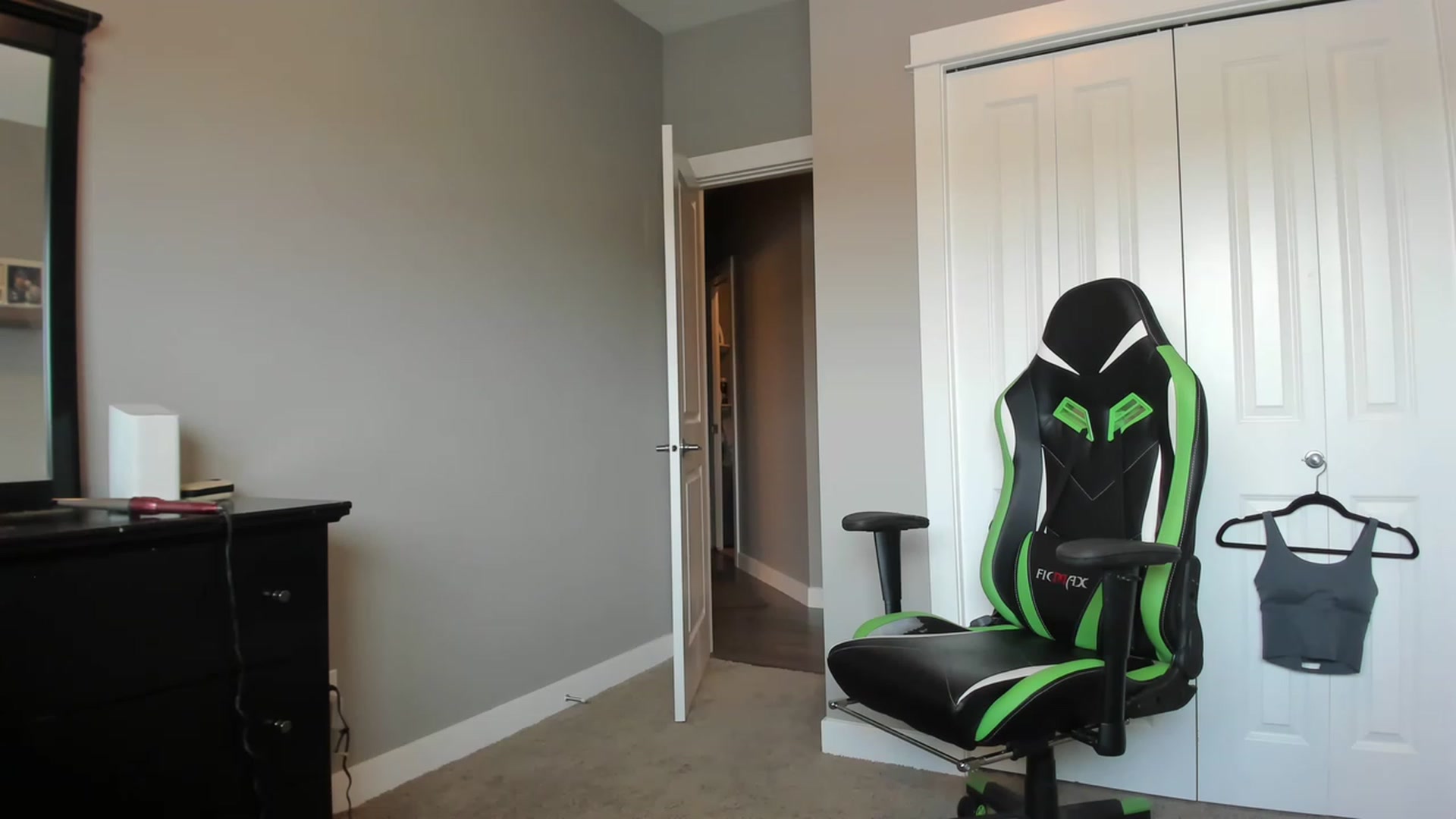Gallery image thumbnail from MissLaylaStar's myfreecams stream on, 11/24/2022, 16:25 image 17 of 20