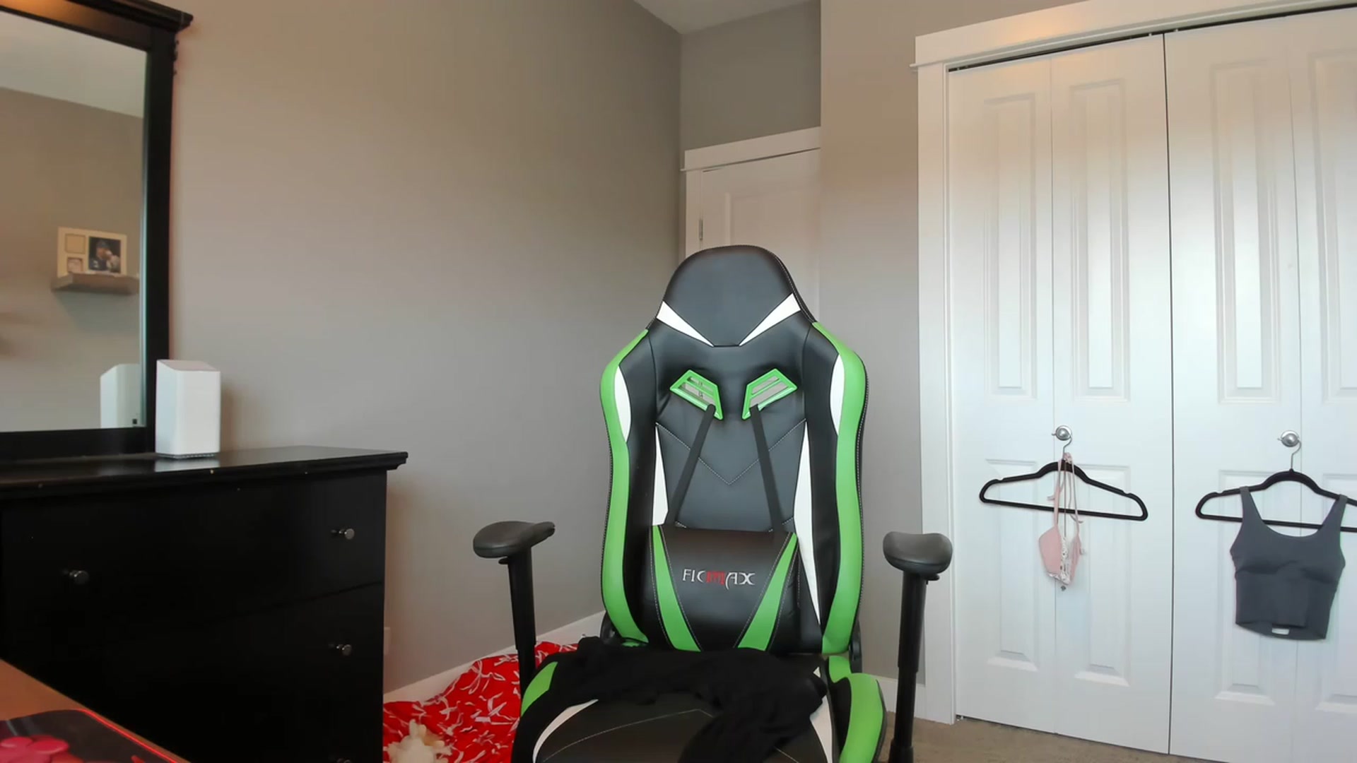 Gallery image thumbnail from MissLaylaStar's myfreecams stream on, 11/25/2022, 16:26 image 16 of 20