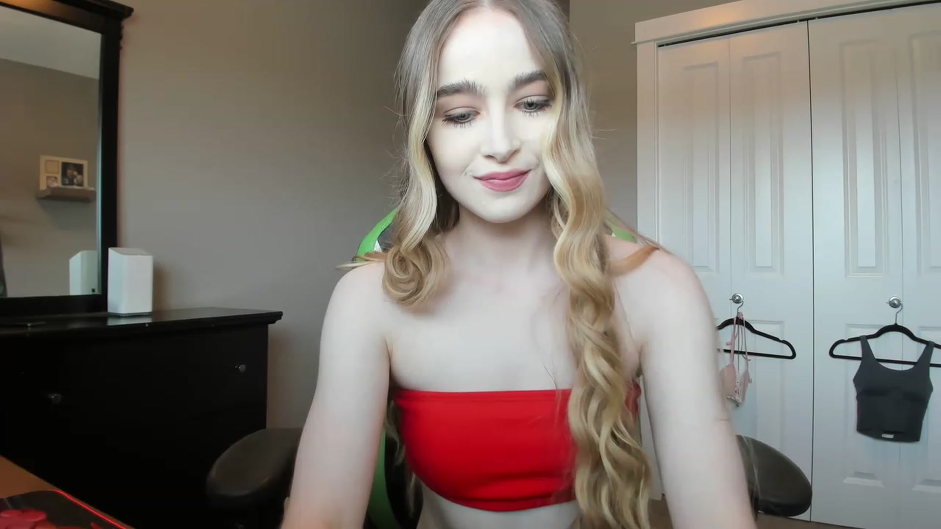 Gallery image thumbnail from MissLaylaStar's myfreecams stream on, 11/25/2022, 16:26 image 6 of 20