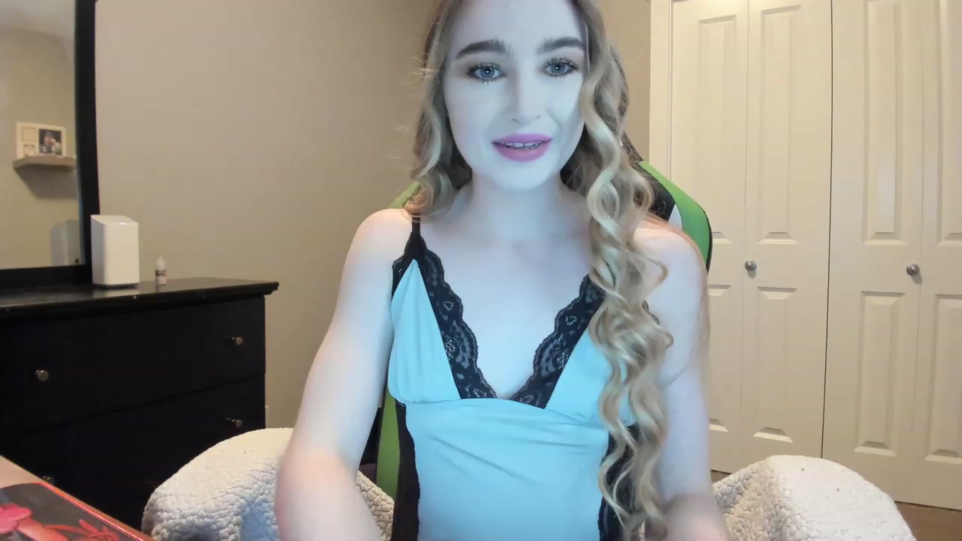 Gallery image thumbnail from MissLaylaStar's myfreecams stream on, 11/29/2022, 14:13 image 16 of 20