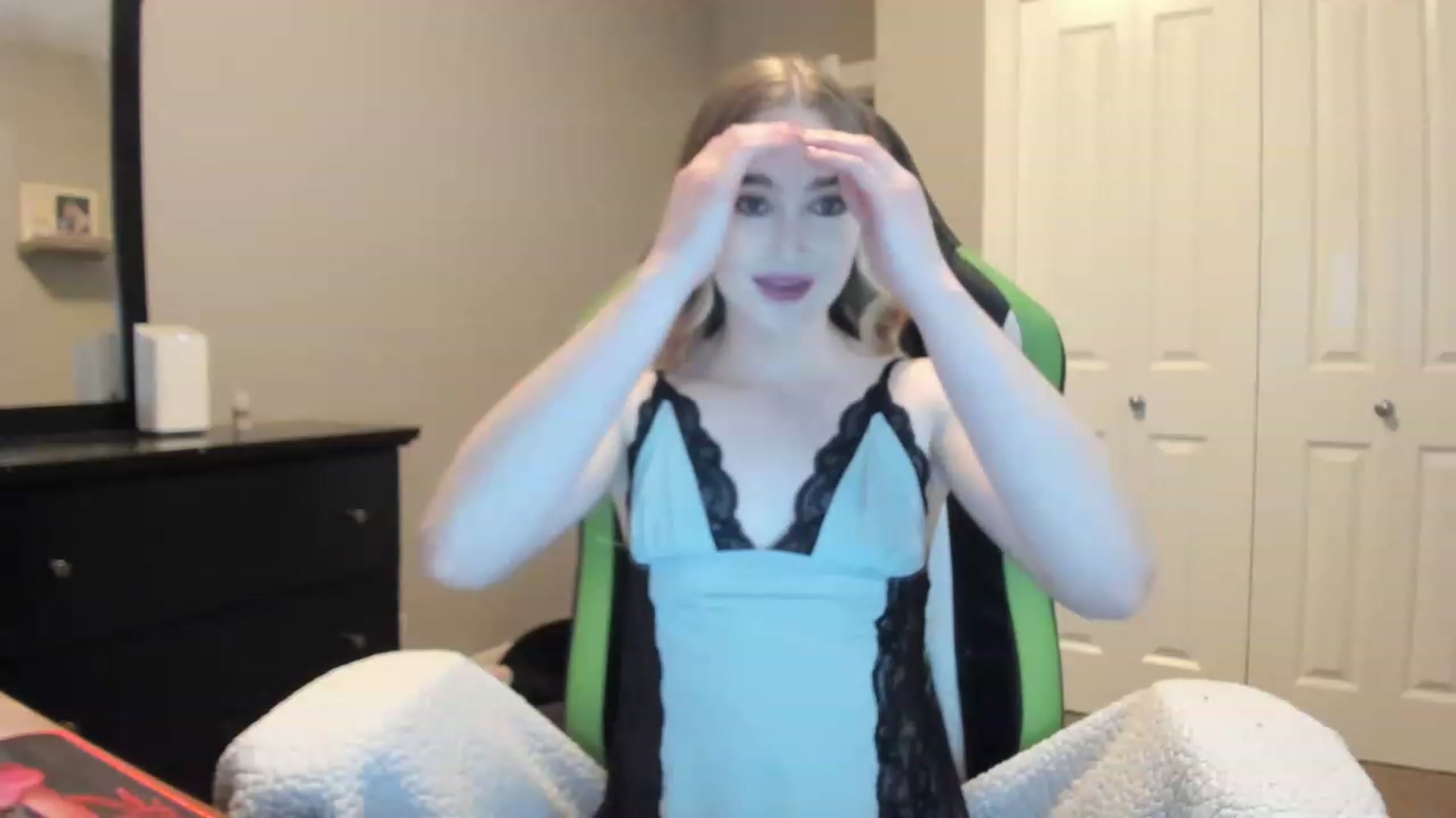 Gallery image thumbnail from MissLaylaStar's myfreecams stream on, 11/29/2022, 14:13 image 15 of 20