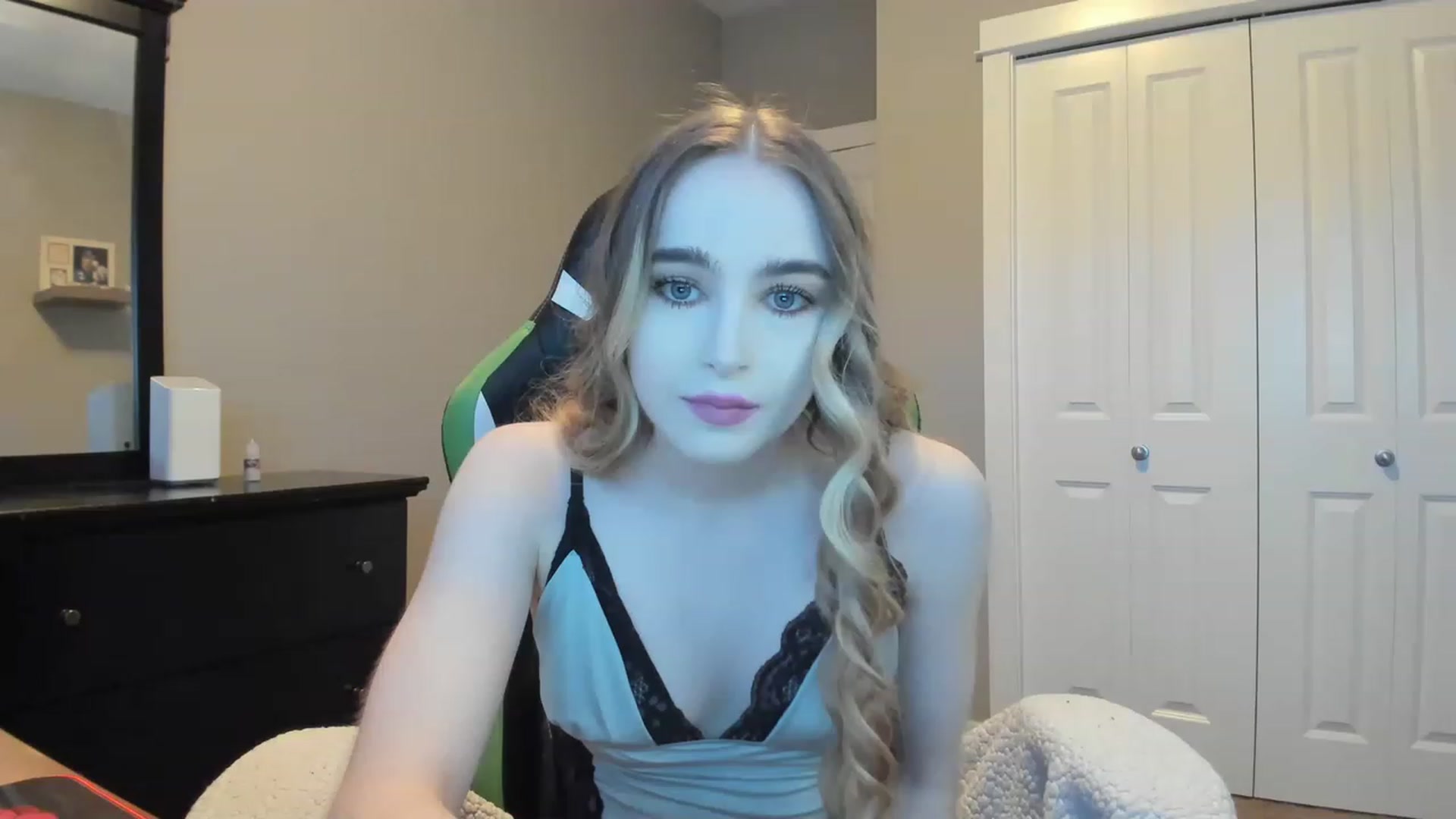 Gallery image thumbnail from MissLaylaStar's myfreecams stream on, 11/29/2022, 15:10 image 13 of 20