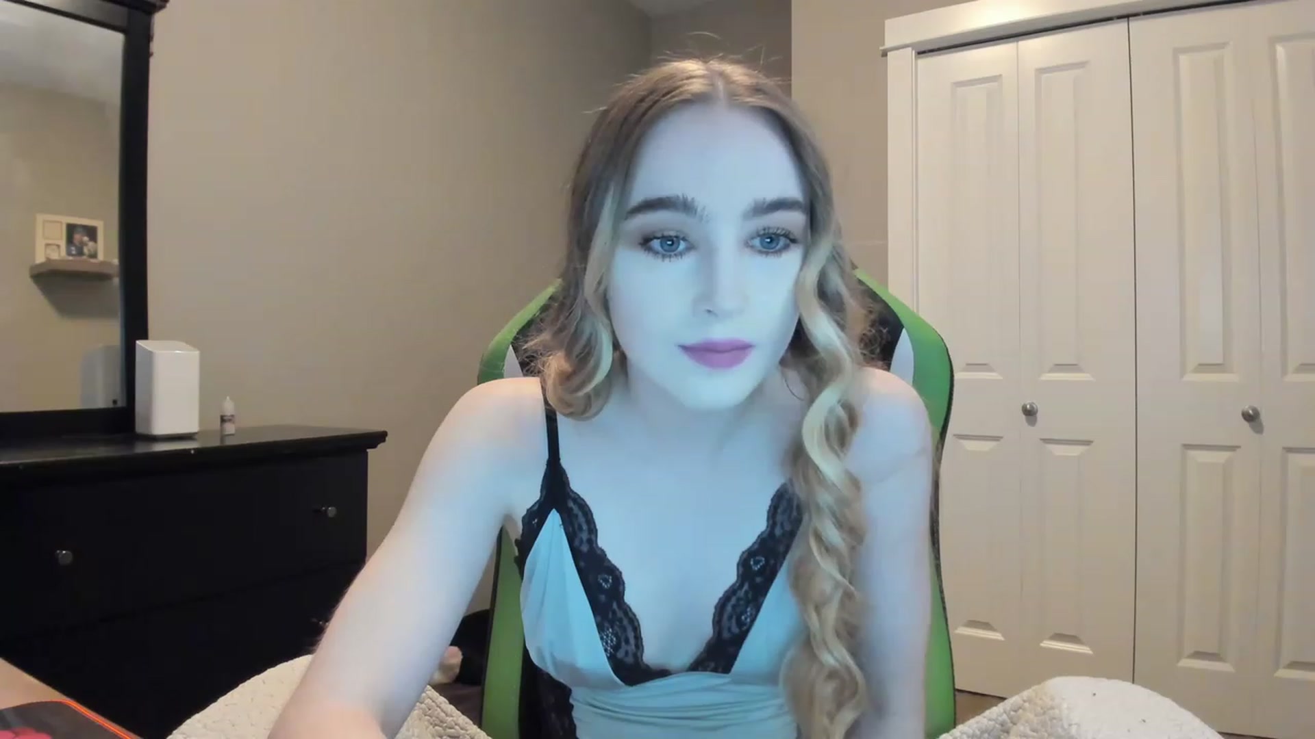 Gallery image thumbnail from MissLaylaStar's myfreecams stream on, 11/29/2022, 15:10 image 4 of 20
