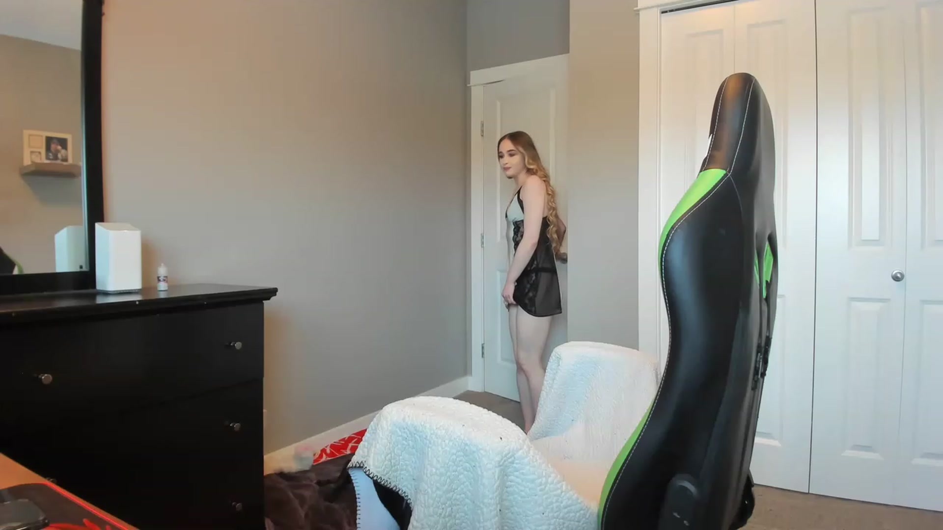 Gallery image thumbnail from MissLaylaStar's myfreecams stream on, 11/29/2022, 16:18 image 14 of 20