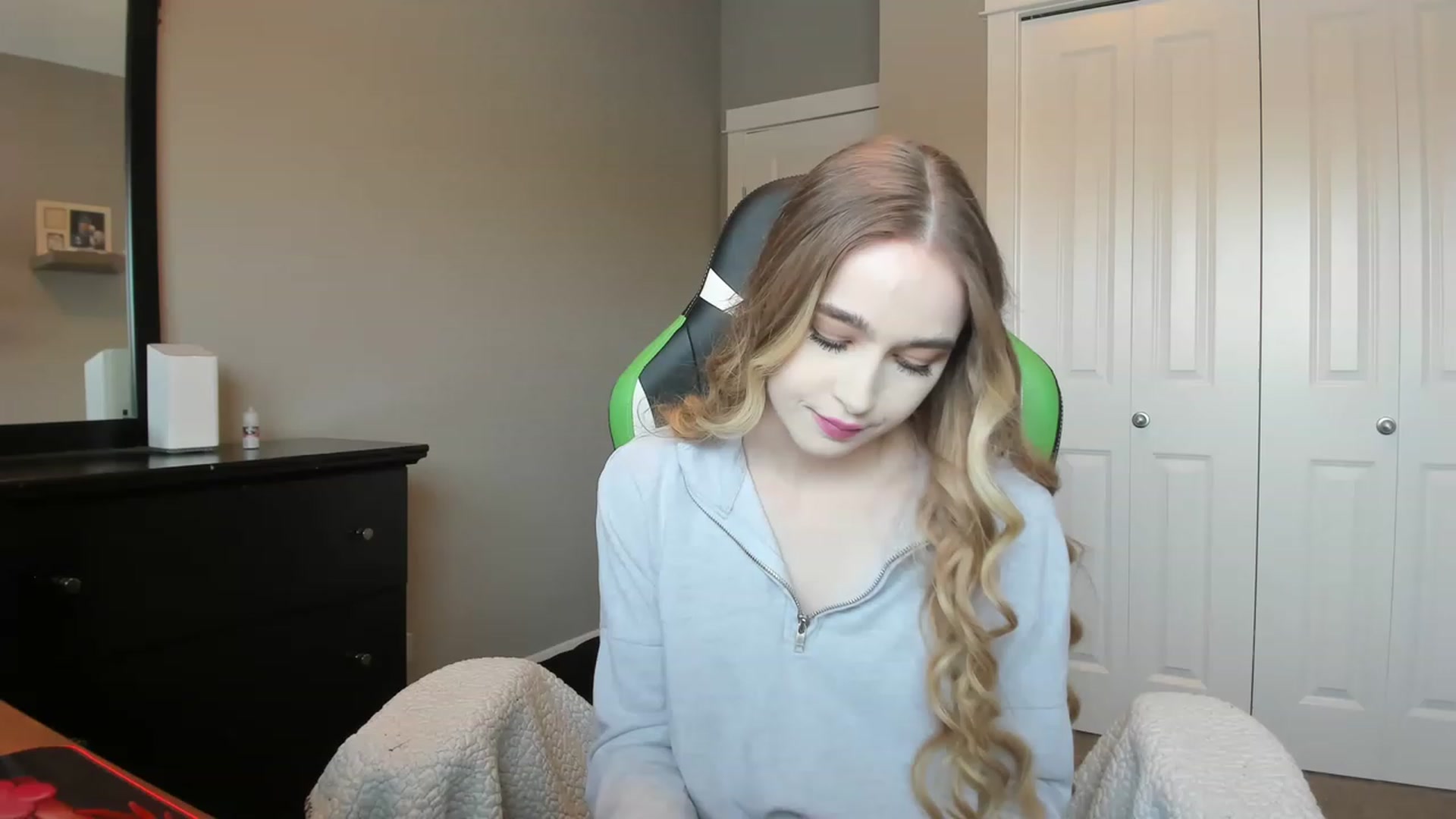 Gallery image thumbnail from MissLaylaStar's myfreecams stream on, 11/29/2022, 16:23 image 3 of 20