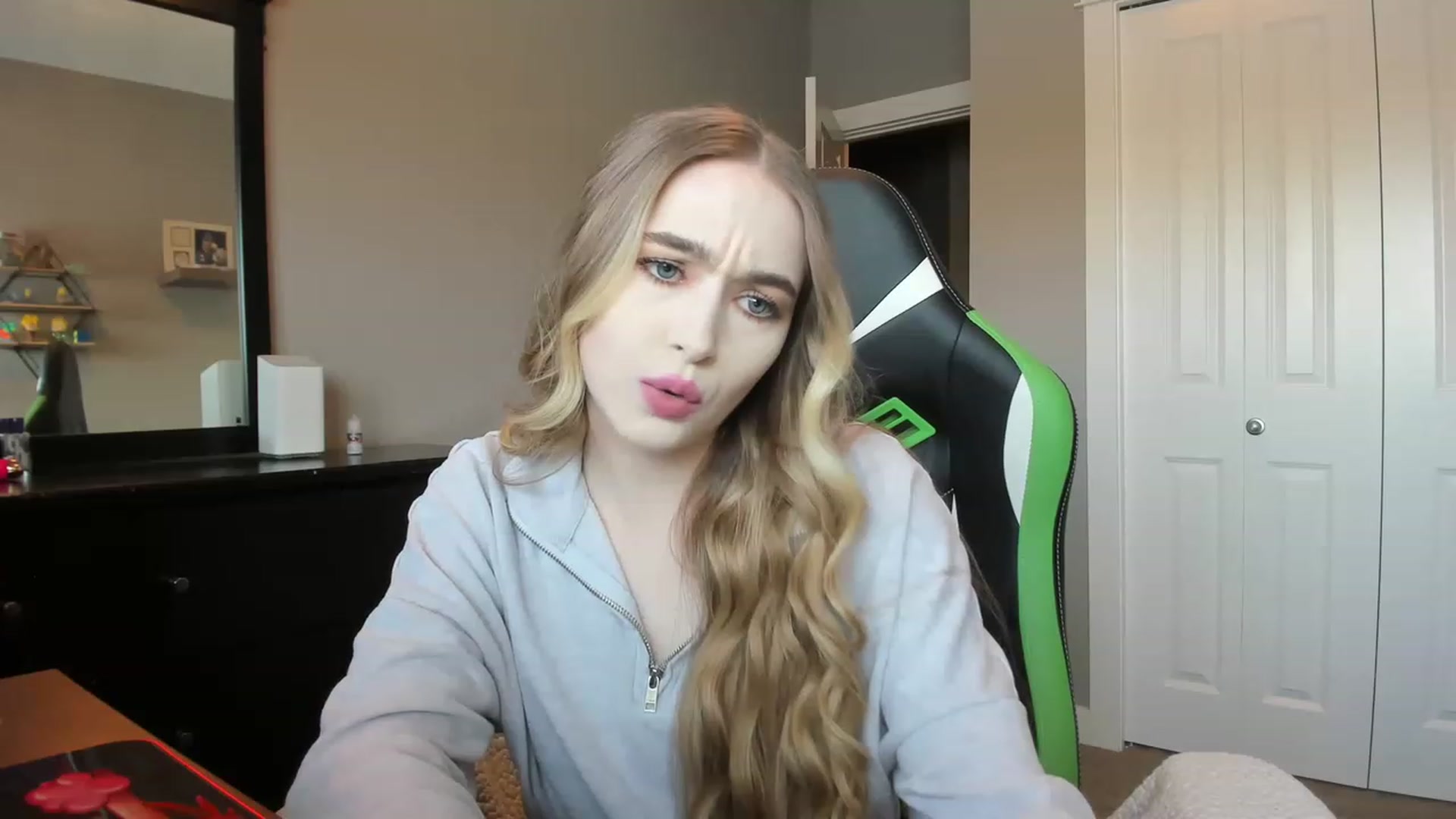 Gallery image thumbnail from MissLaylaStar's myfreecams stream on, 11/29/2022, 16:23 image 14 of 20