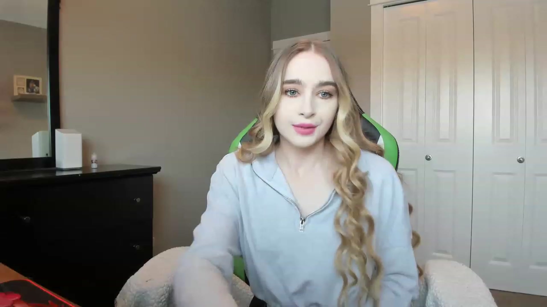 Gallery image thumbnail from MissLaylaStar's myfreecams stream on, 11/29/2022, 16:23 image 4 of 20