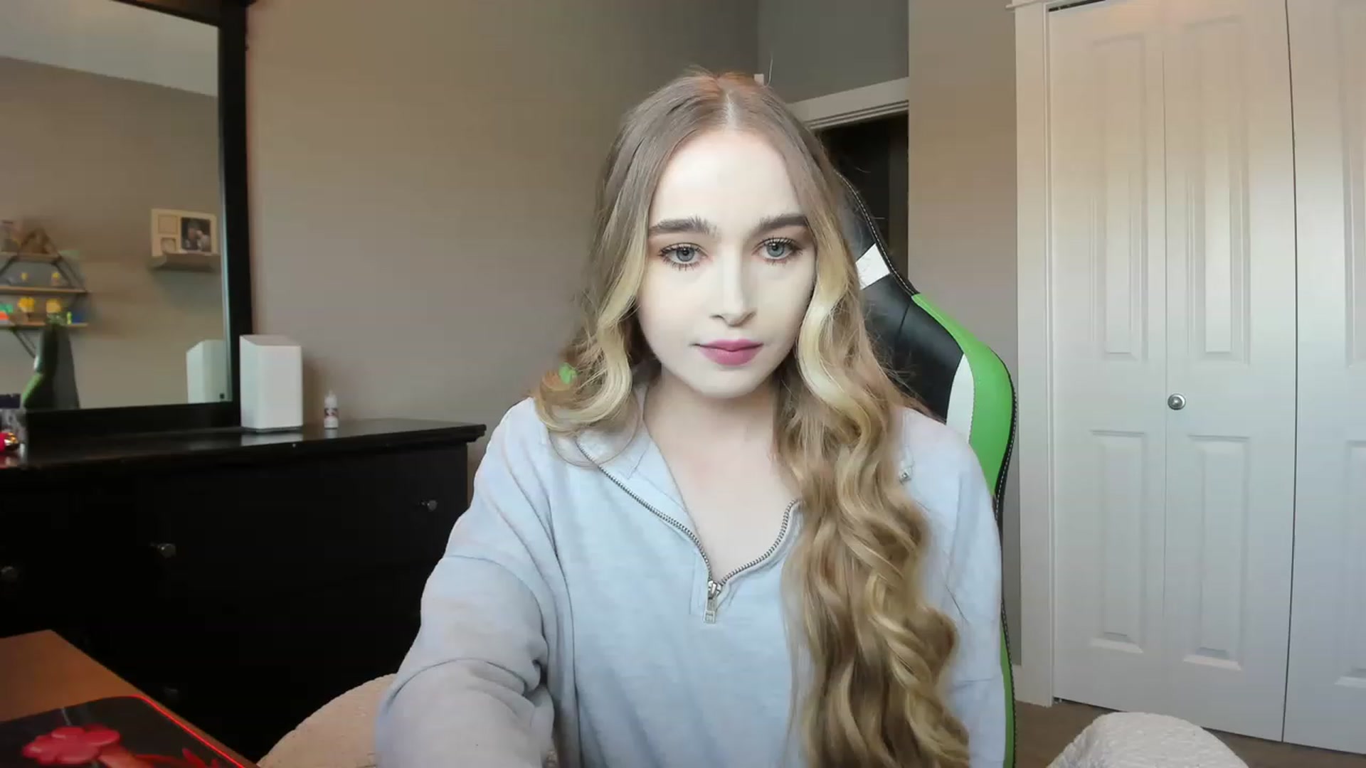 Gallery image thumbnail from MissLaylaStar's myfreecams stream on, 11/29/2022, 16:23 image 18 of 20