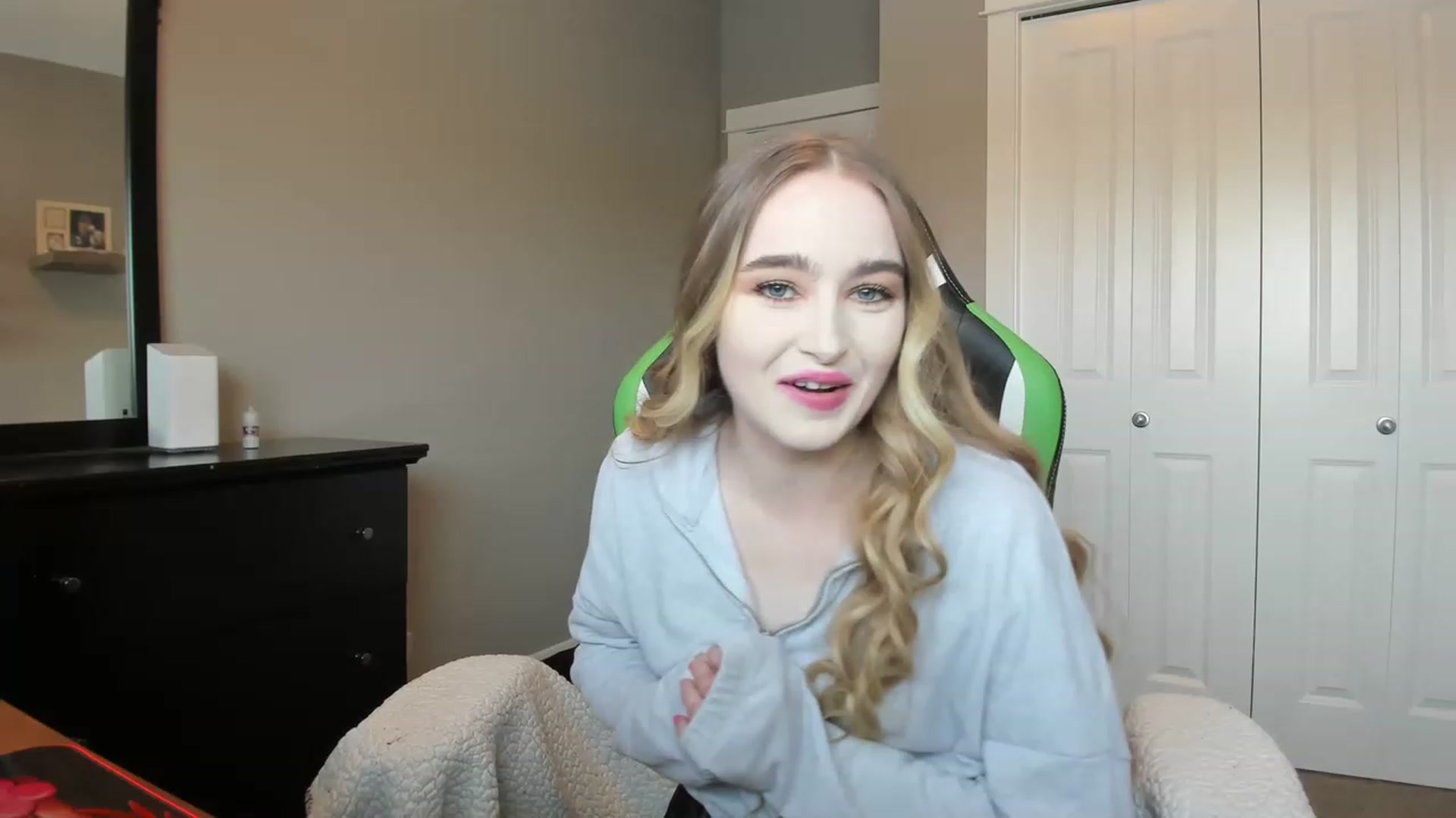 Gallery image thumbnail from MissLaylaStar's myfreecams stream on, 11/29/2022, 16:23 image 5 of 20