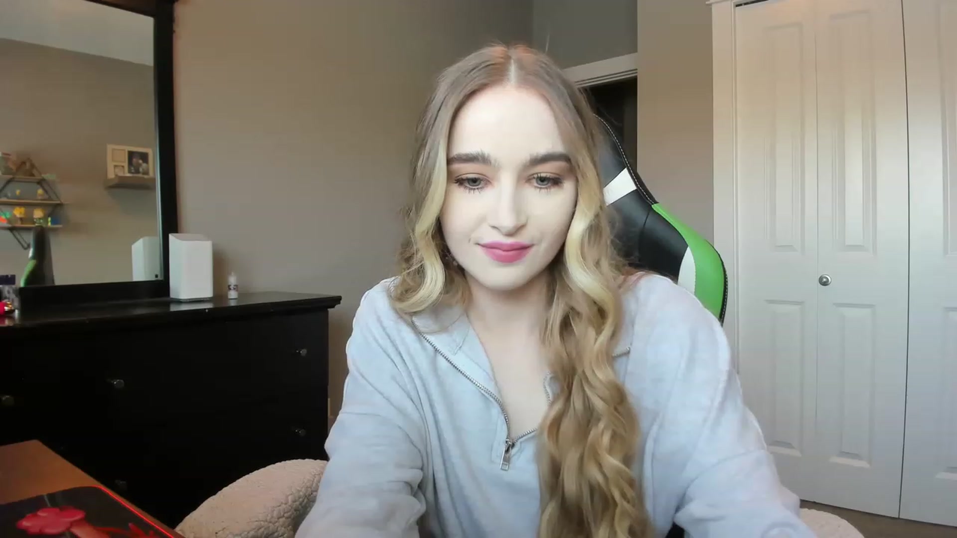 Gallery image thumbnail from MissLaylaStar's myfreecams stream on, 11/29/2022, 16:23 image 15 of 20