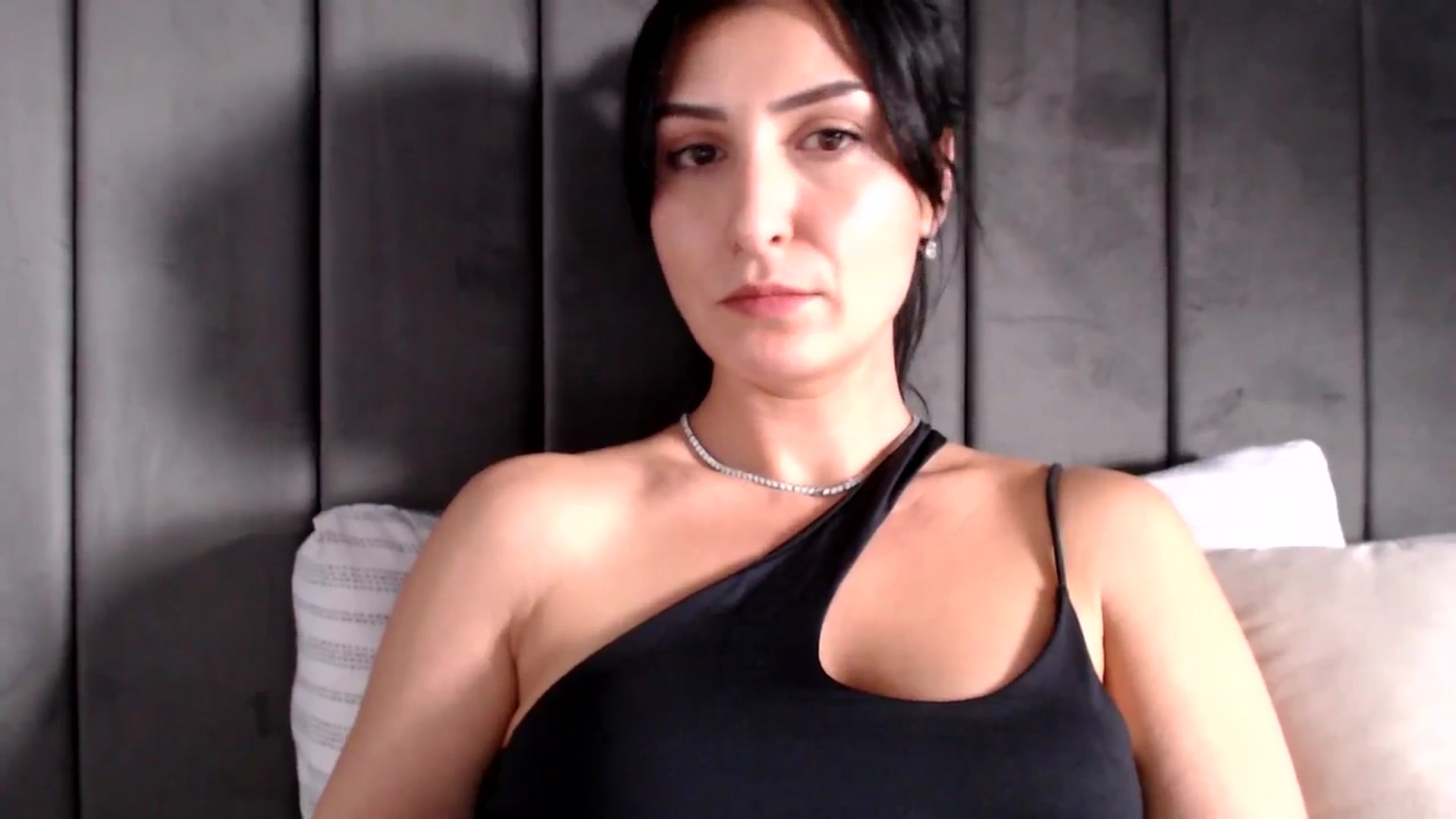 Gallery image thumbnail from MissLeanne's myfreecams stream on, 03/20/2025, 16:10 image 15 of 20