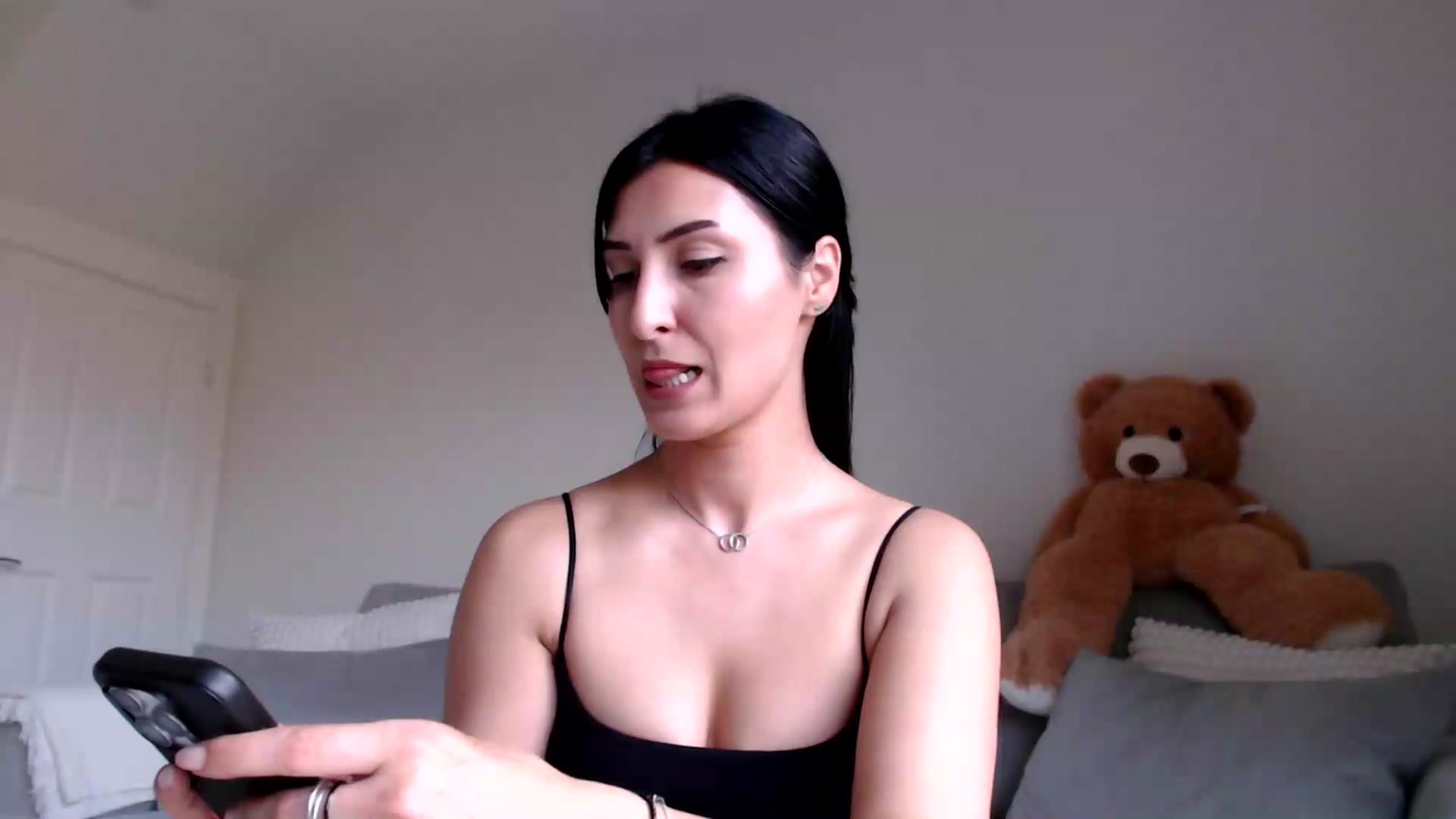 Gallery image thumbnail from MissLeanne's myfreecams stream on, 03/24/2025, 11:06 image 11 of 20