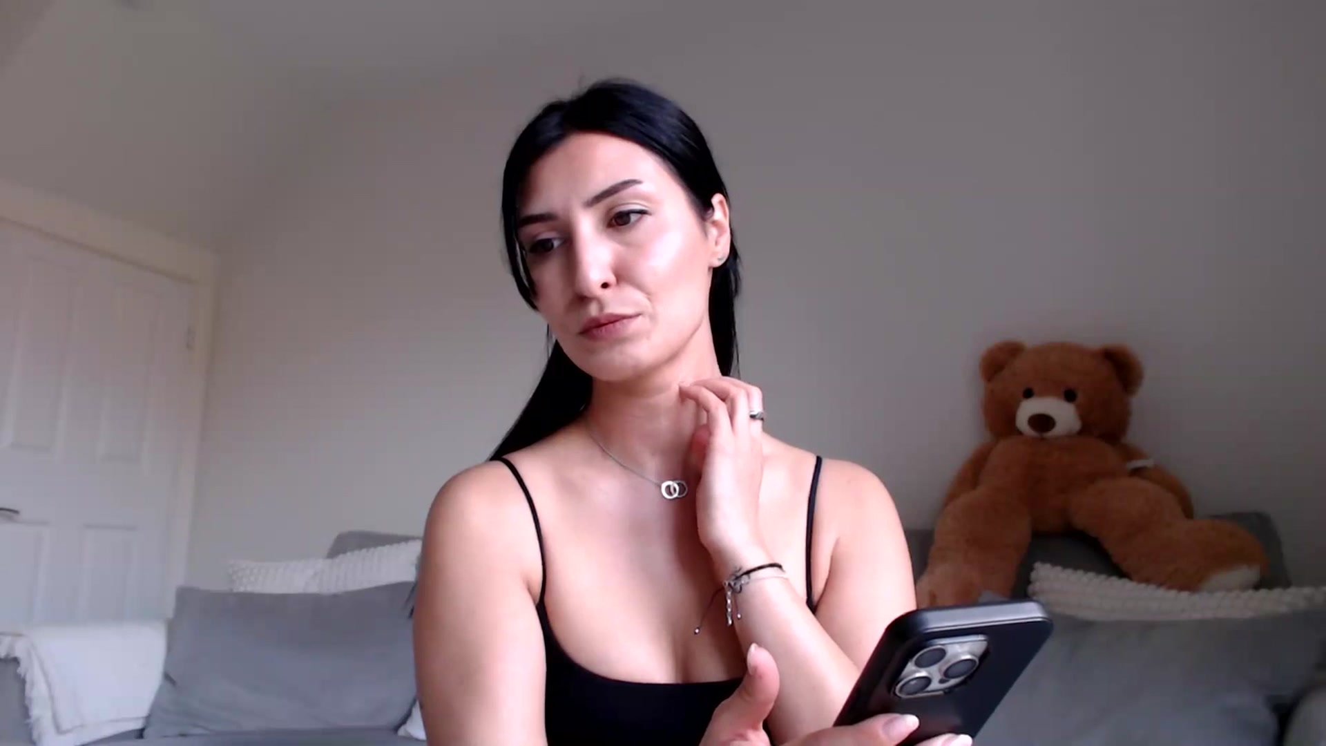 Gallery image thumbnail from MissLeanne's myfreecams stream on, 03/24/2025, 11:06 image 10 of 20