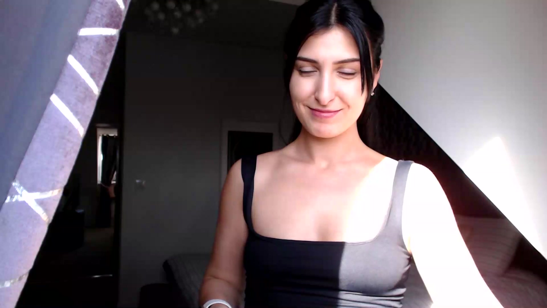 Gallery image thumbnail from MissLeanne's myfreecams stream on, 03/27/2025, 15:36 image 6 of 20