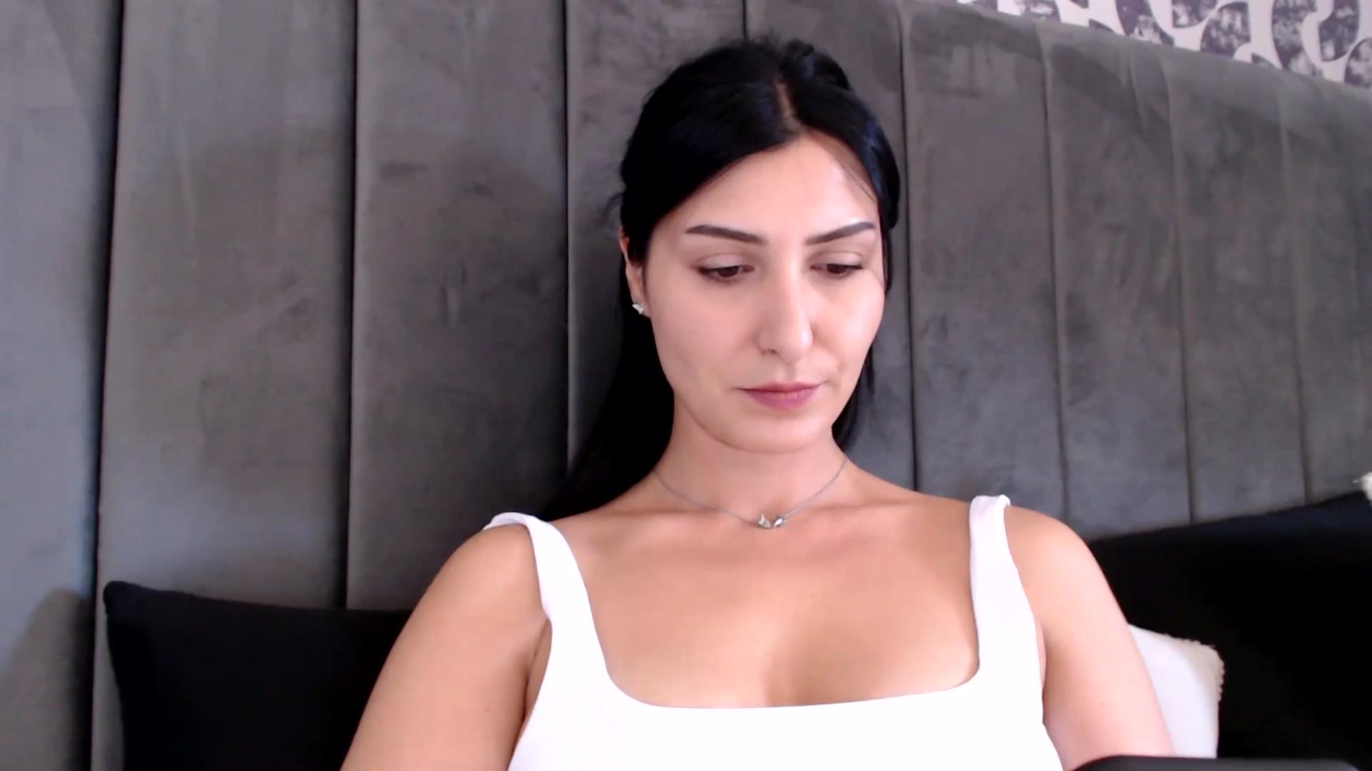 Gallery image thumbnail from MissLeanne's myfreecams stream on, 04/02/2025, 11:23 image 17 of 20
