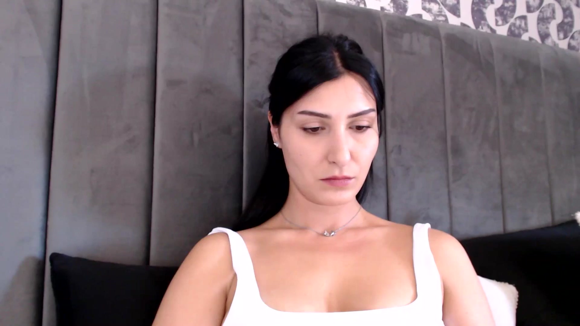 Gallery image thumbnail from MissLeanne's myfreecams stream on, 04/02/2025, 11:23 image 19 of 20