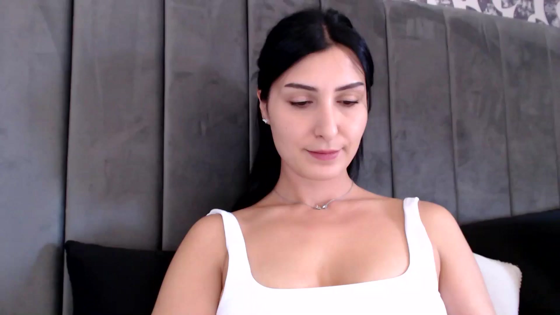 Gallery image thumbnail from MissLeanne's myfreecams stream on, 04/02/2025, 11:23 image 11 of 20