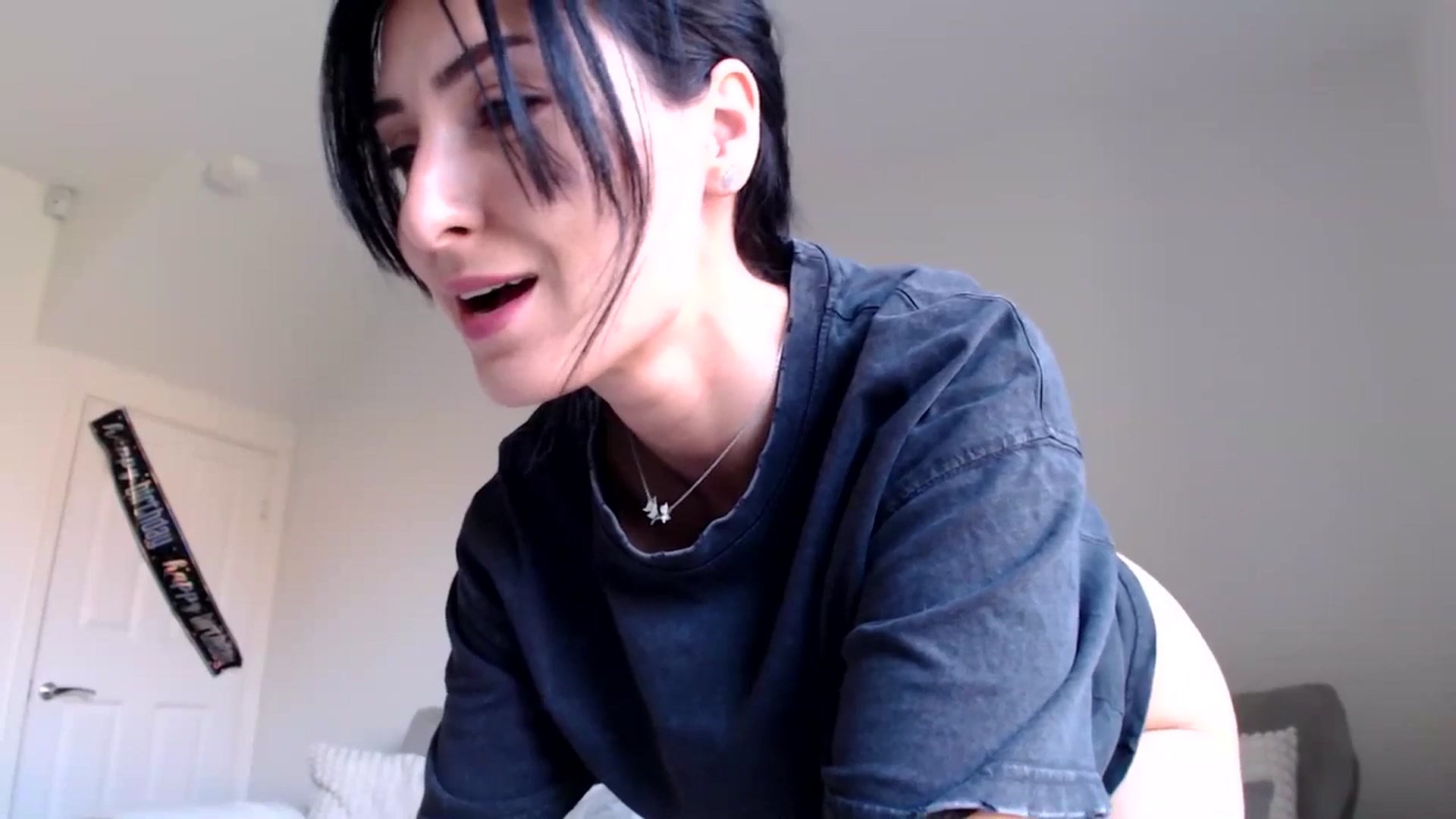 Gallery image thumbnail from MissLeanne's myfreecams stream on, 04/03/2025, 10:25 image 11 of 20