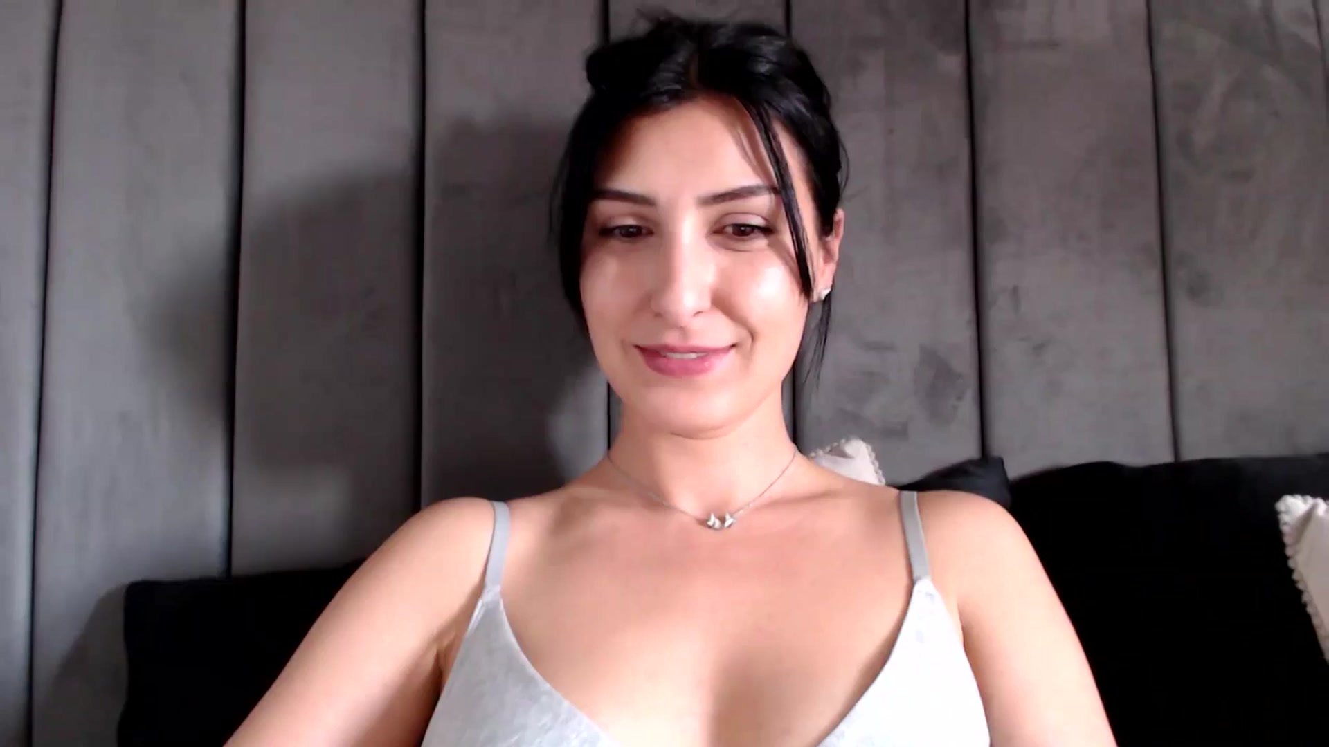 Gallery image thumbnail from MissLeanne's myfreecams stream on, 04/03/2025, 15:07 image 7 of 20