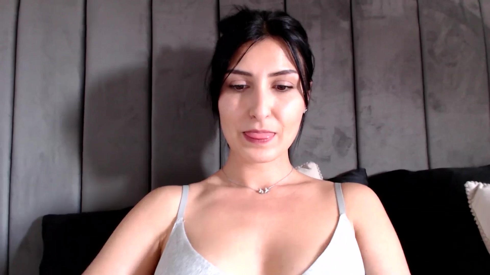 Gallery image thumbnail from MissLeanne's myfreecams stream on, 04/03/2025, 15:07 image 17 of 20