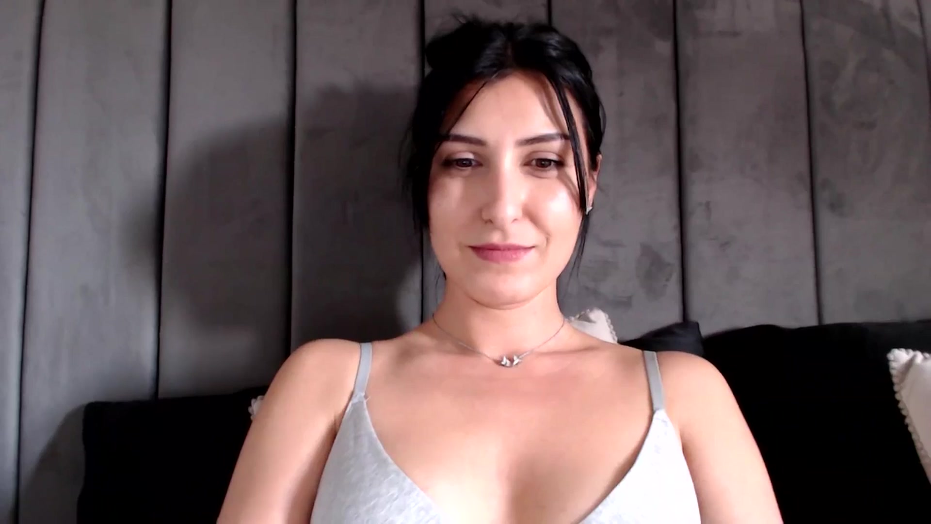 Gallery image thumbnail from MissLeanne's myfreecams stream on, 04/03/2025, 15:07 image 16 of 20