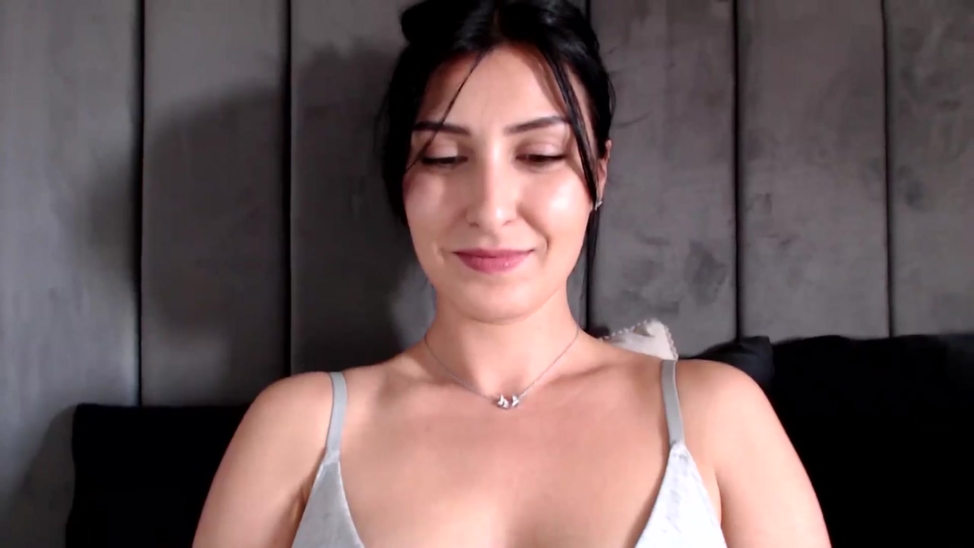 Gallery image thumbnail from MissLeanne's myfreecams stream on, 04/03/2025, 15:07 image 2 of 20