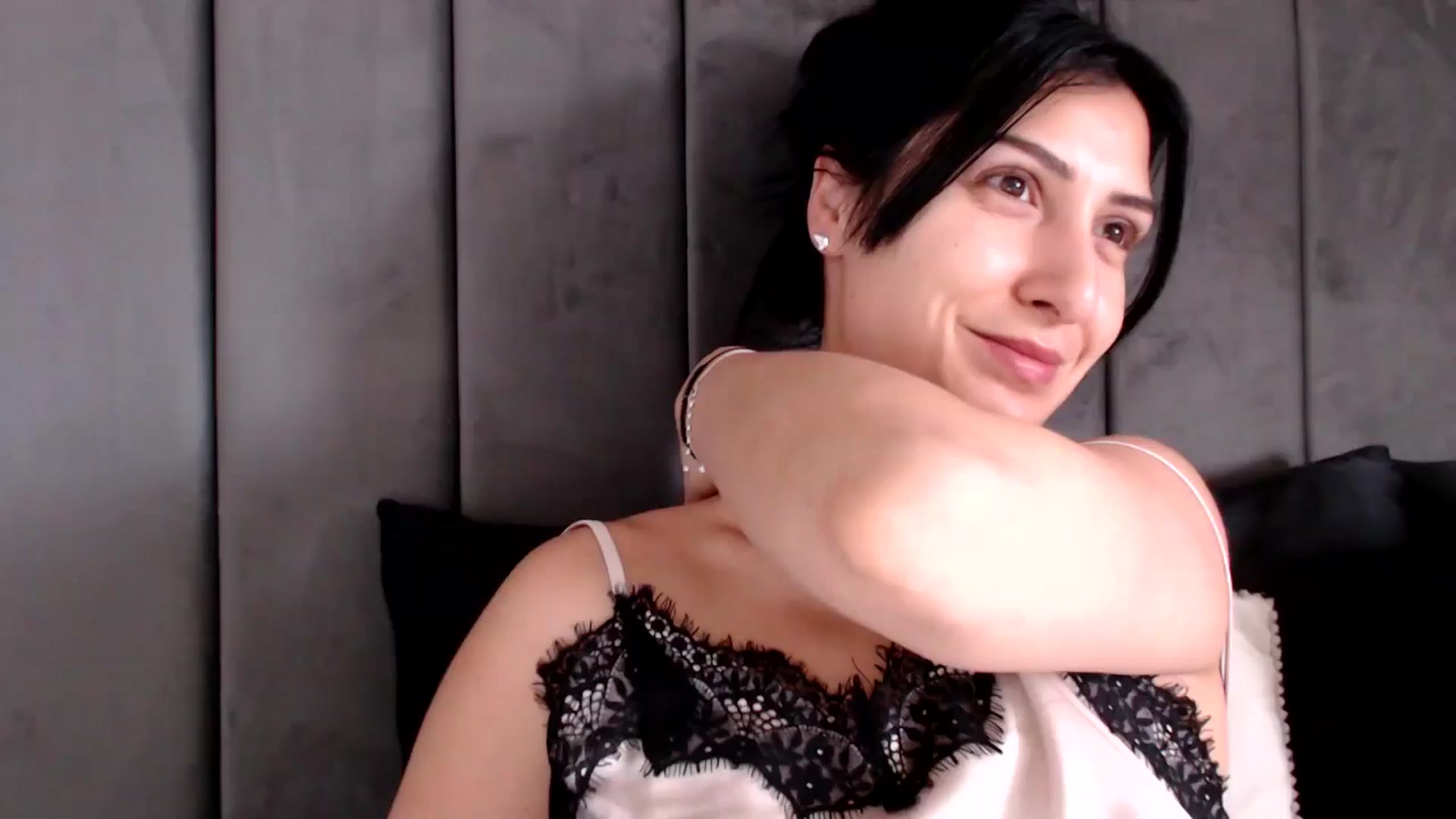 Gallery image thumbnail from MissLeanne's myfreecams stream on, 04/04/2025, 09:57 image 1 of 20