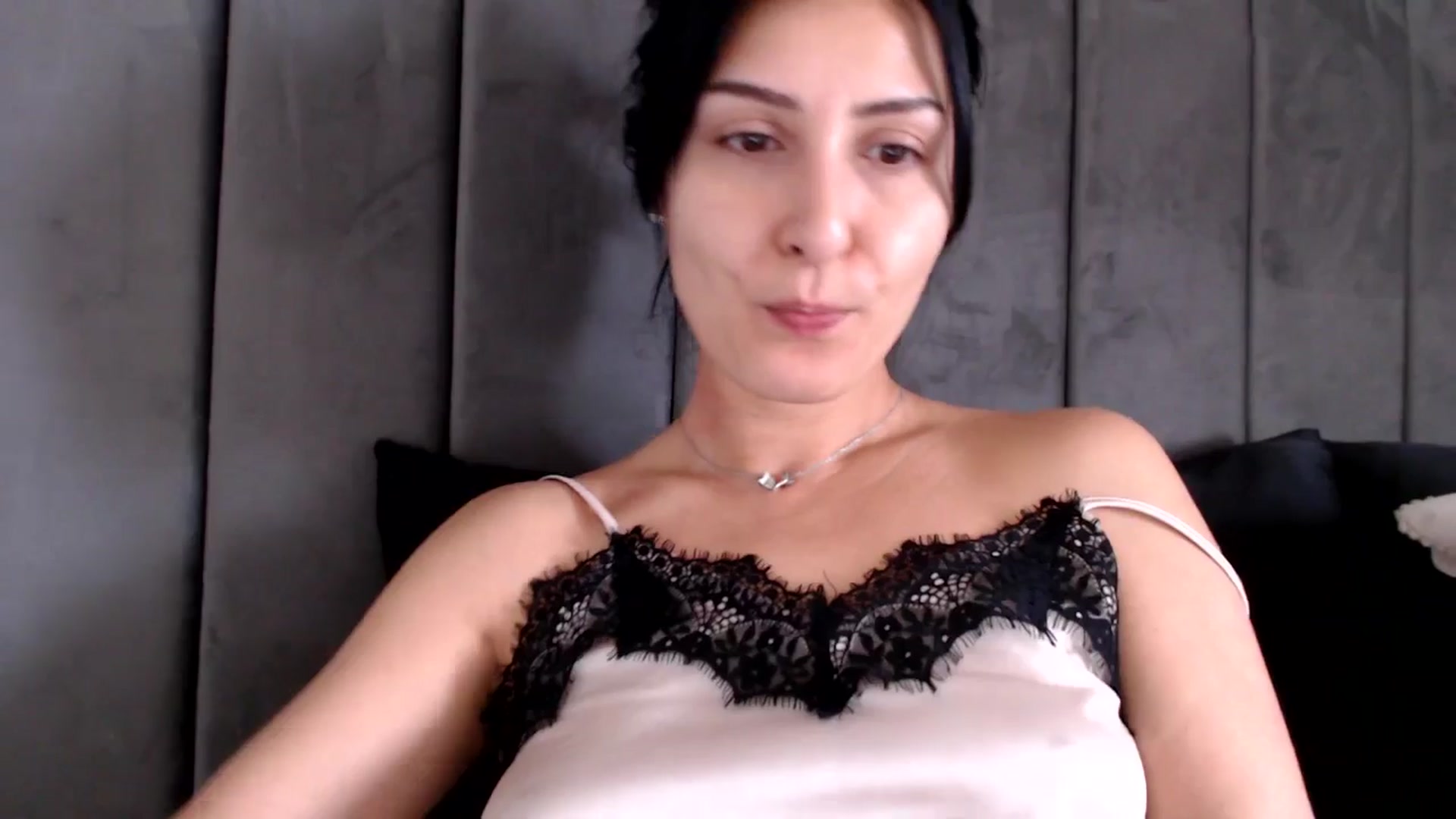 Gallery image thumbnail from MissLeanne's myfreecams stream on, 04/04/2025, 09:57 image 7 of 20