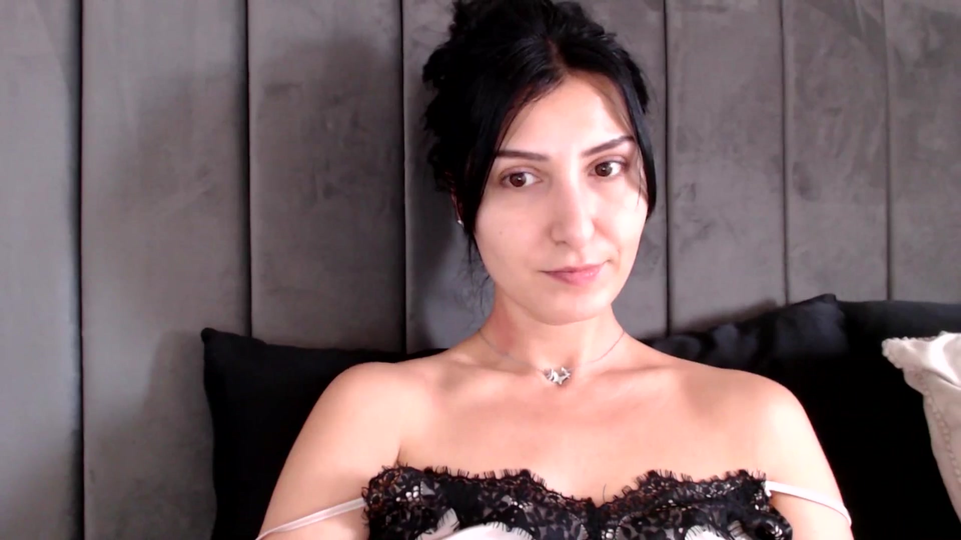 Gallery image thumbnail from MissLeanne's myfreecams stream on, 04/04/2025, 09:57 image 5 of 20