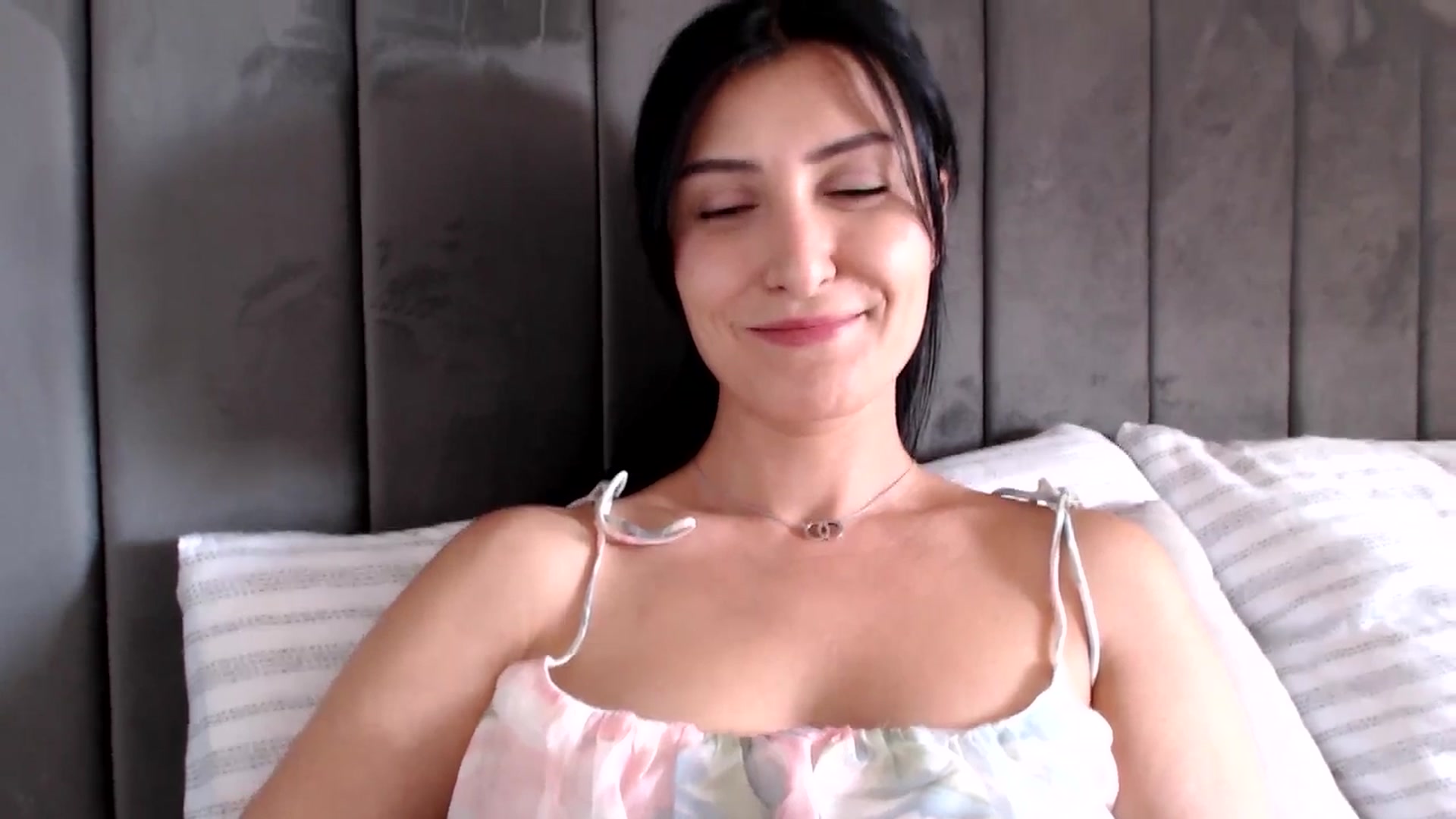 Gallery image thumbnail from MissLeanne's myfreecams stream on, 04/10/2025, 14:16 image 13 of 20