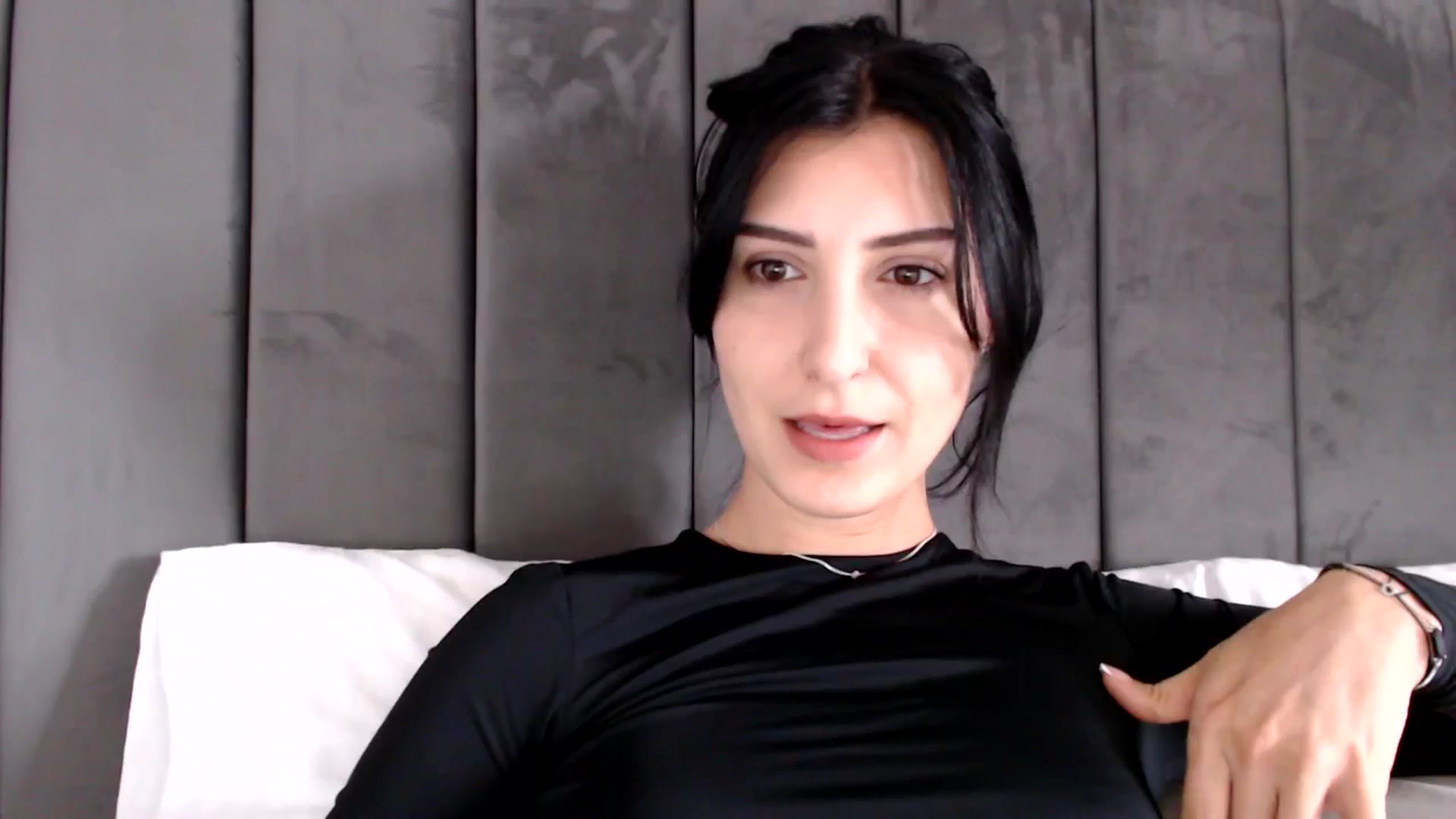 Gallery image thumbnail from MissLeanne's myfreecams stream on, 04/25/2025, 10:45 image 5 of 20
