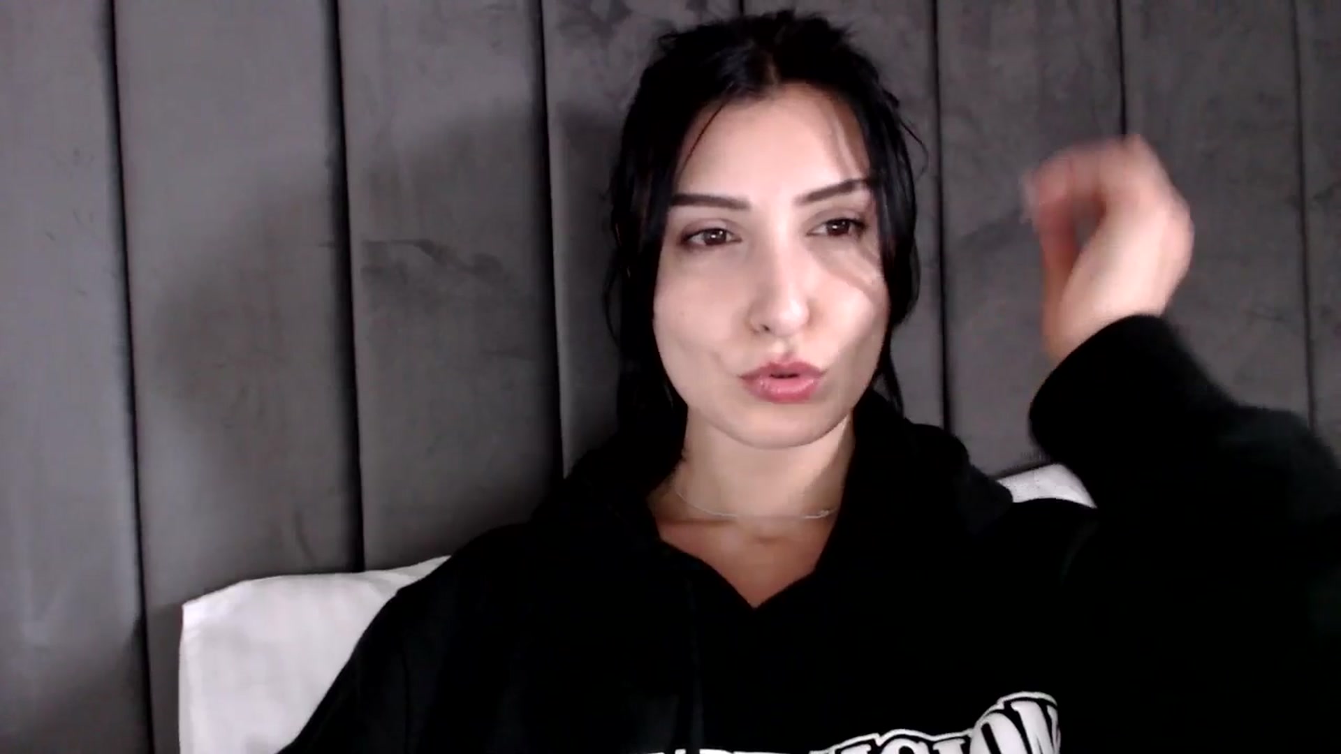 Gallery image thumbnail from MissLeanne's myfreecams stream on, 04/25/2025, 12:25 image 7 of 20