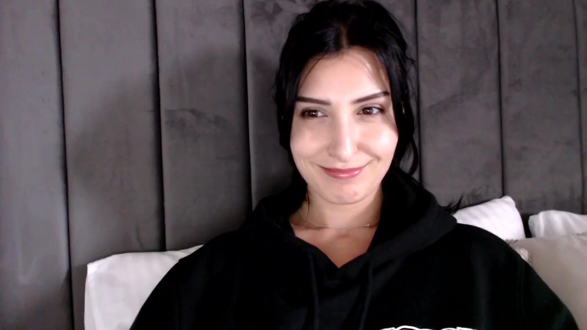 Gallery image thumbnail from MissLeanne's myfreecams stream on, 04/25/2025, 12:25 image 6 of 20