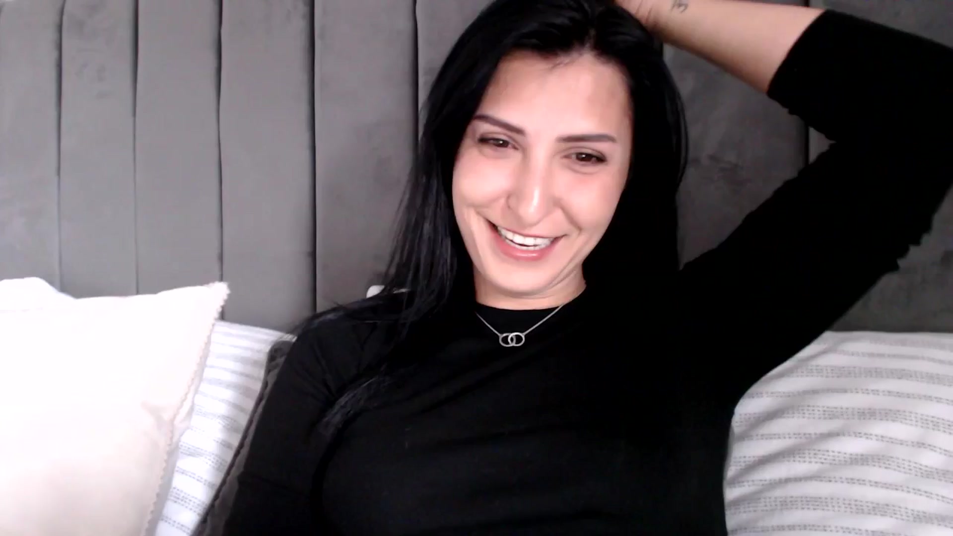 Gallery image thumbnail from MissLeanne's myfreecams stream on, 05/19/2025, 10:52 image 20 of 20