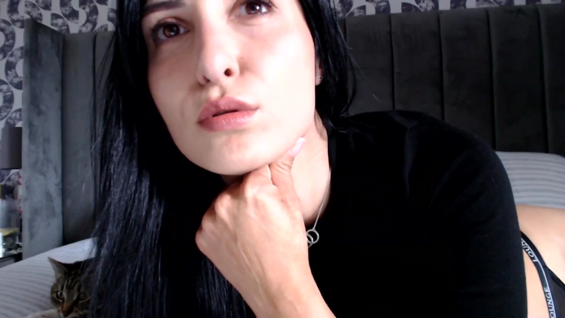 Gallery image thumbnail from MissLeanne's myfreecams stream on, 05/19/2025, 10:52 image 17 of 20