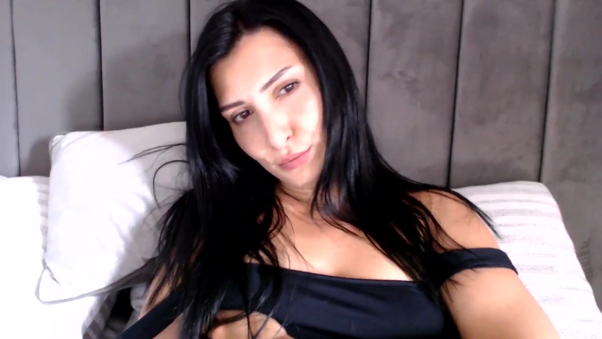 Gallery image thumbnail from MissLeanne's myfreecams stream on, 05/19/2025, 14:33 image 16 of 20