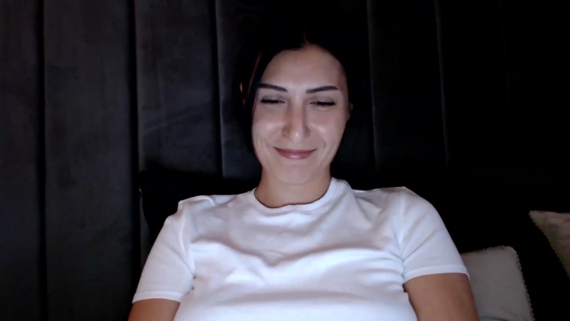 Gallery image thumbnail from MissLeanne's myfreecams stream on, 05/27/2025, 18:15 image 7 of 20