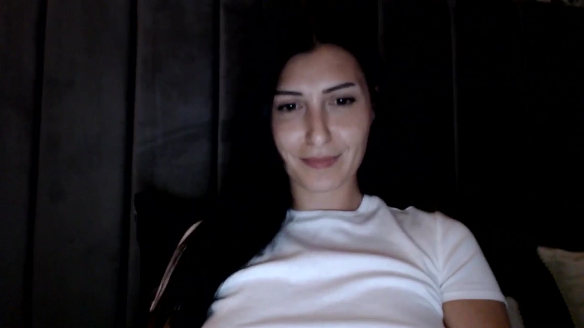 Gallery image thumbnail from MissLeanne's myfreecams stream on, 05/27/2025, 20:09 image 19 of 20