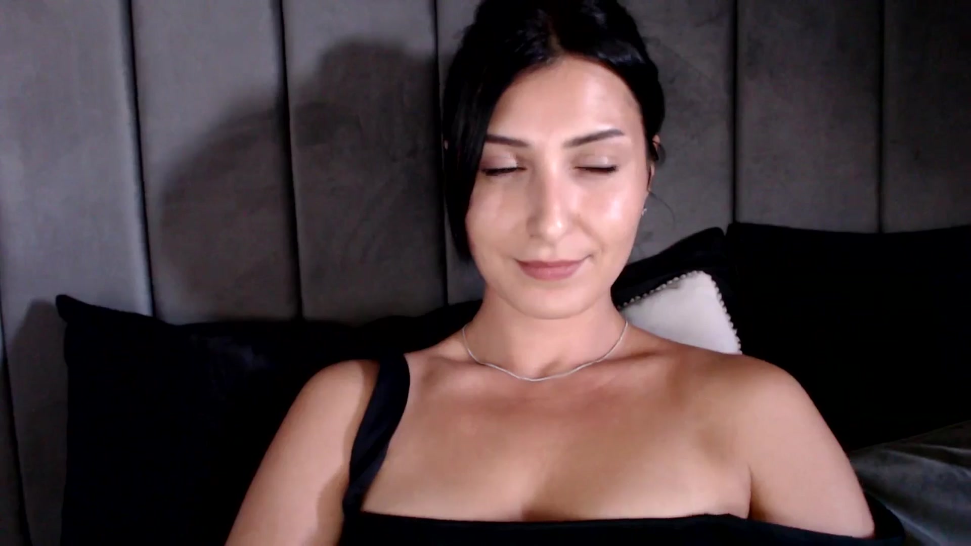 Gallery image thumbnail from MissLeanne's myfreecams stream on, 05/28/2025, 16:07 image 7 of 20