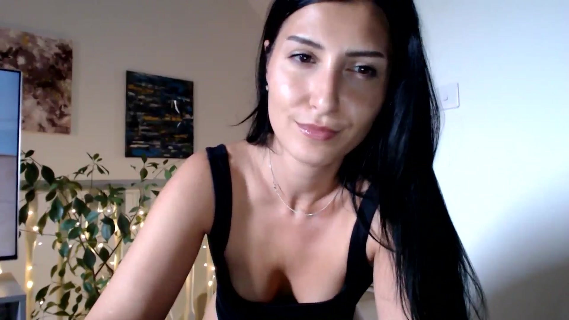 Gallery image thumbnail from MissLeanne's myfreecams stream on, 05/28/2025, 17:35 image 16 of 20