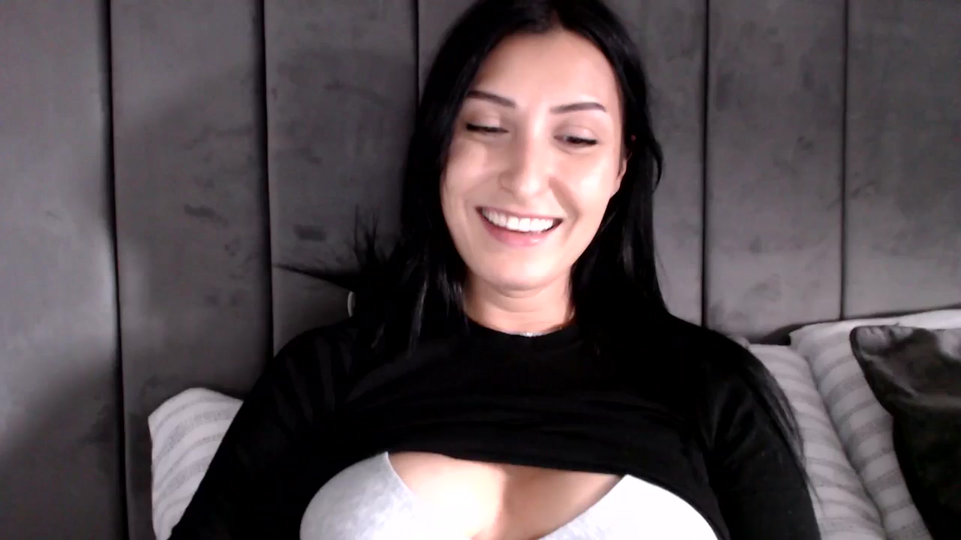 Gallery image thumbnail from MissLeanne's myfreecams stream on, 06/03/2025, 15:26 image 9 of 20