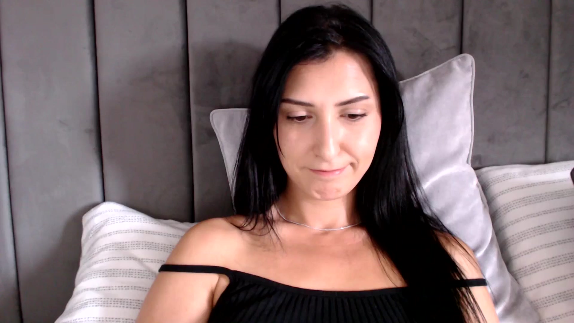 Gallery image thumbnail from MissLeanne's myfreecams stream on, 06/04/2025, 09:53 image 10 of 20