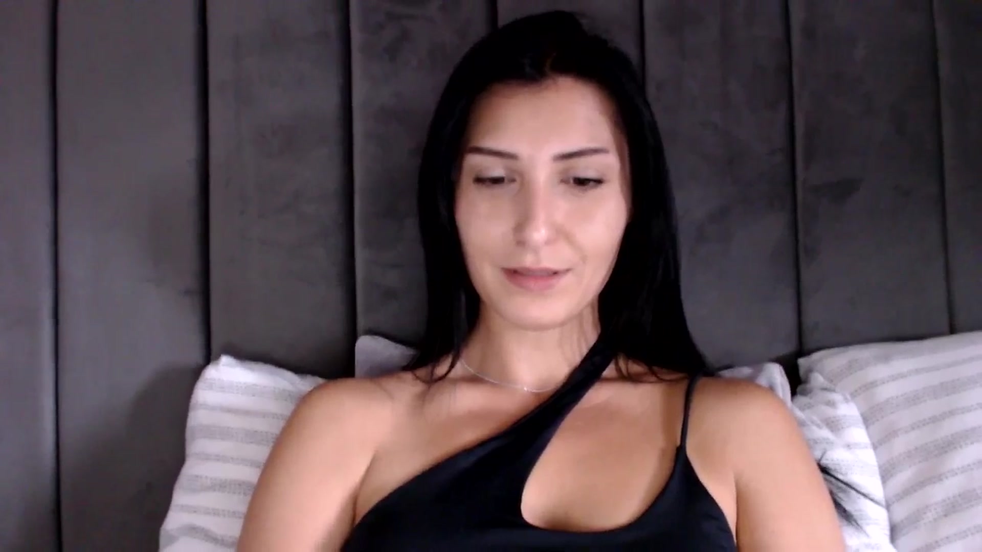Gallery image thumbnail from MissLeanne's myfreecams stream on, 06/05/2025, 10:33 image 18 of 20